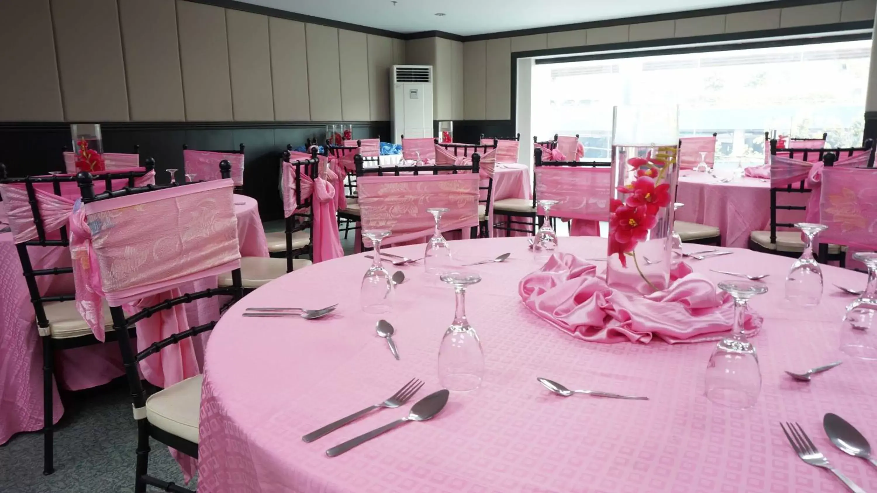 Banquet/Function facilities, Restaurant/Places to Eat in Eurotel North EDSA