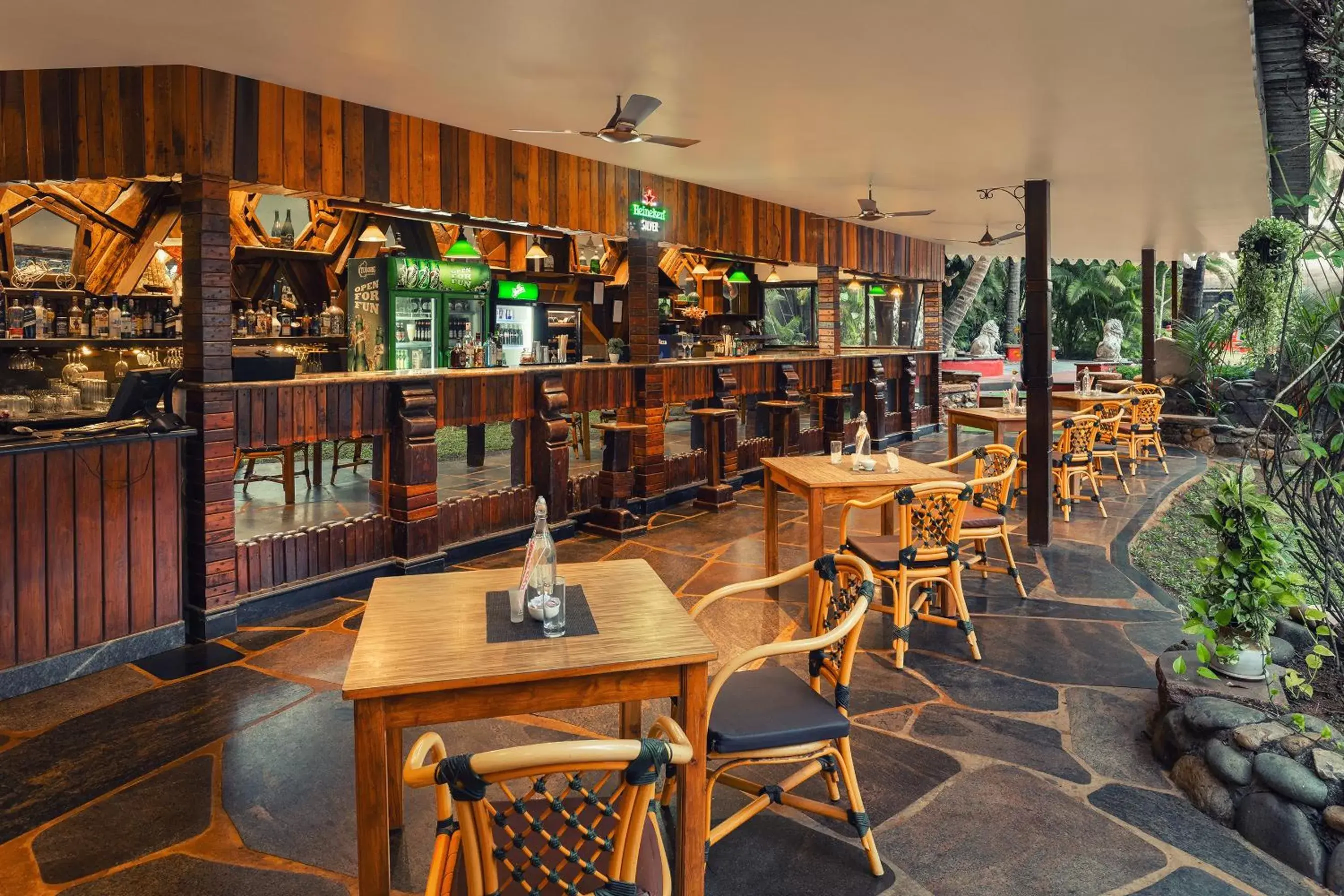 Lounge or bar, Lounge/Bar in Fortune Resort Benaulim, Goa - Member ITC's Hotel Group