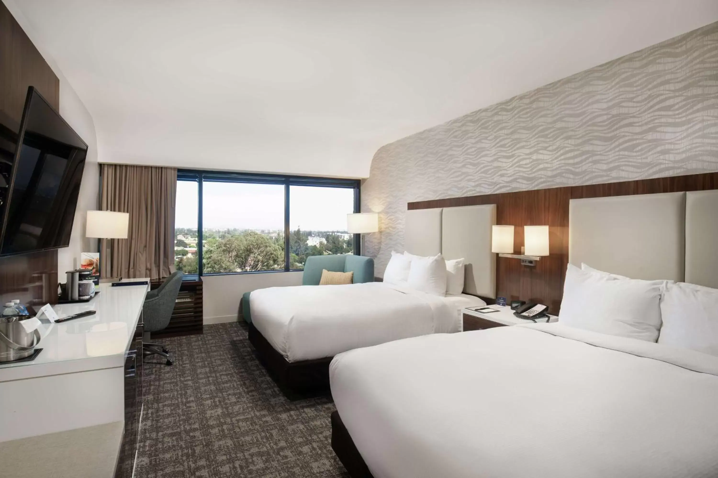 Bedroom in DoubleTree by Hilton Monrovia - Pasadena Area