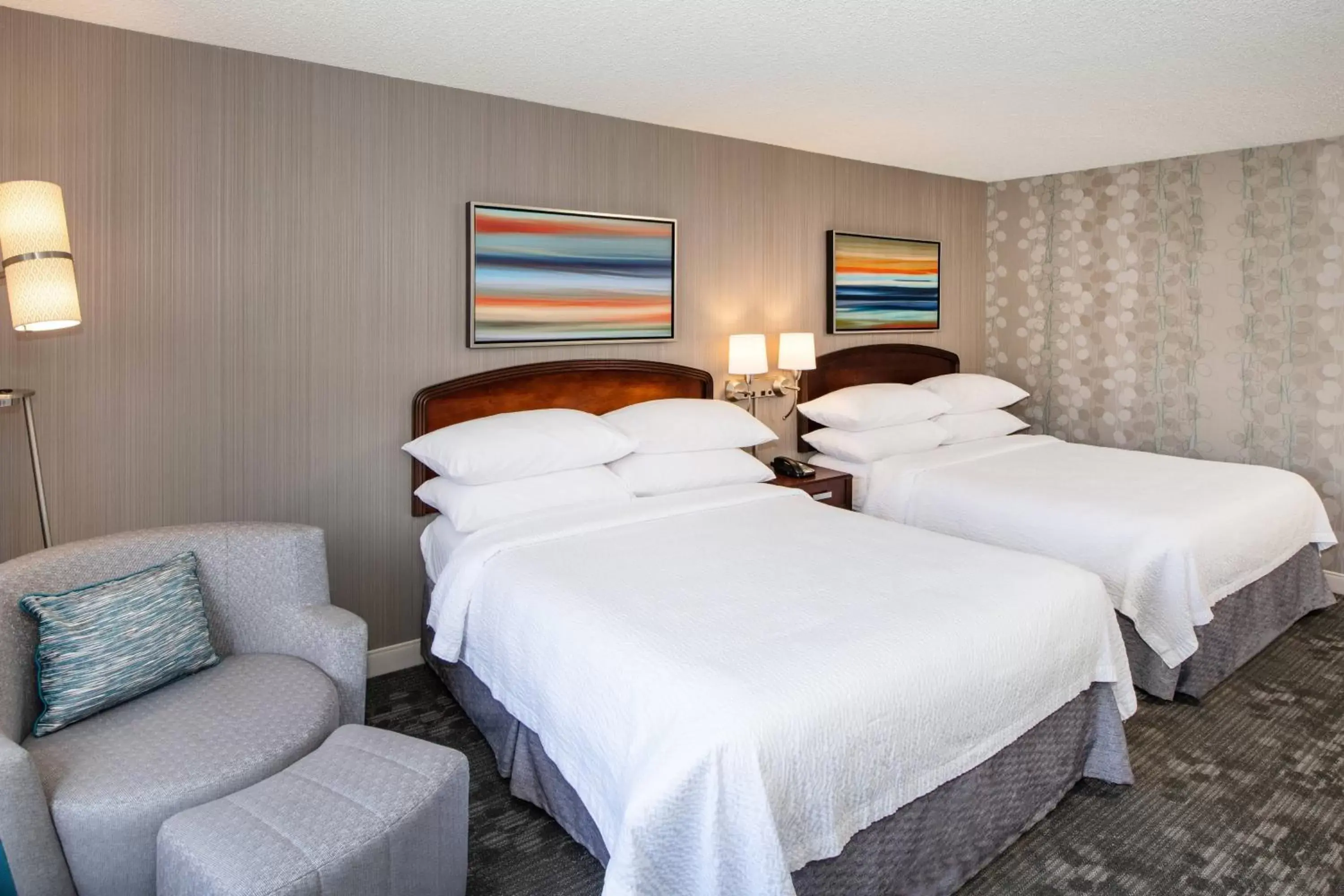 Photo of the whole room, Bed in Courtyard by Marriott Oakland Airport