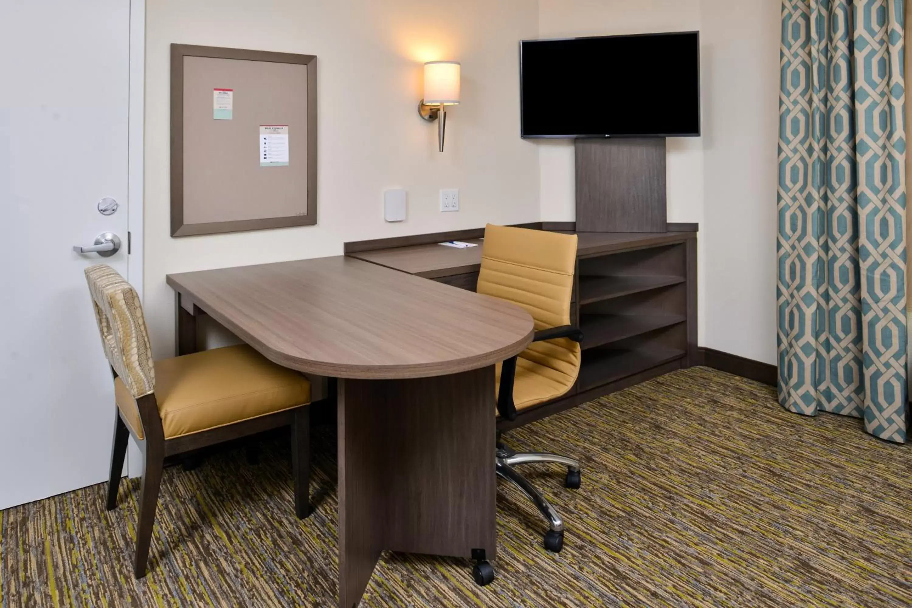 Photo of the whole room, TV/Entertainment Center in Candlewood Suites - Lodi, an IHG Hotel