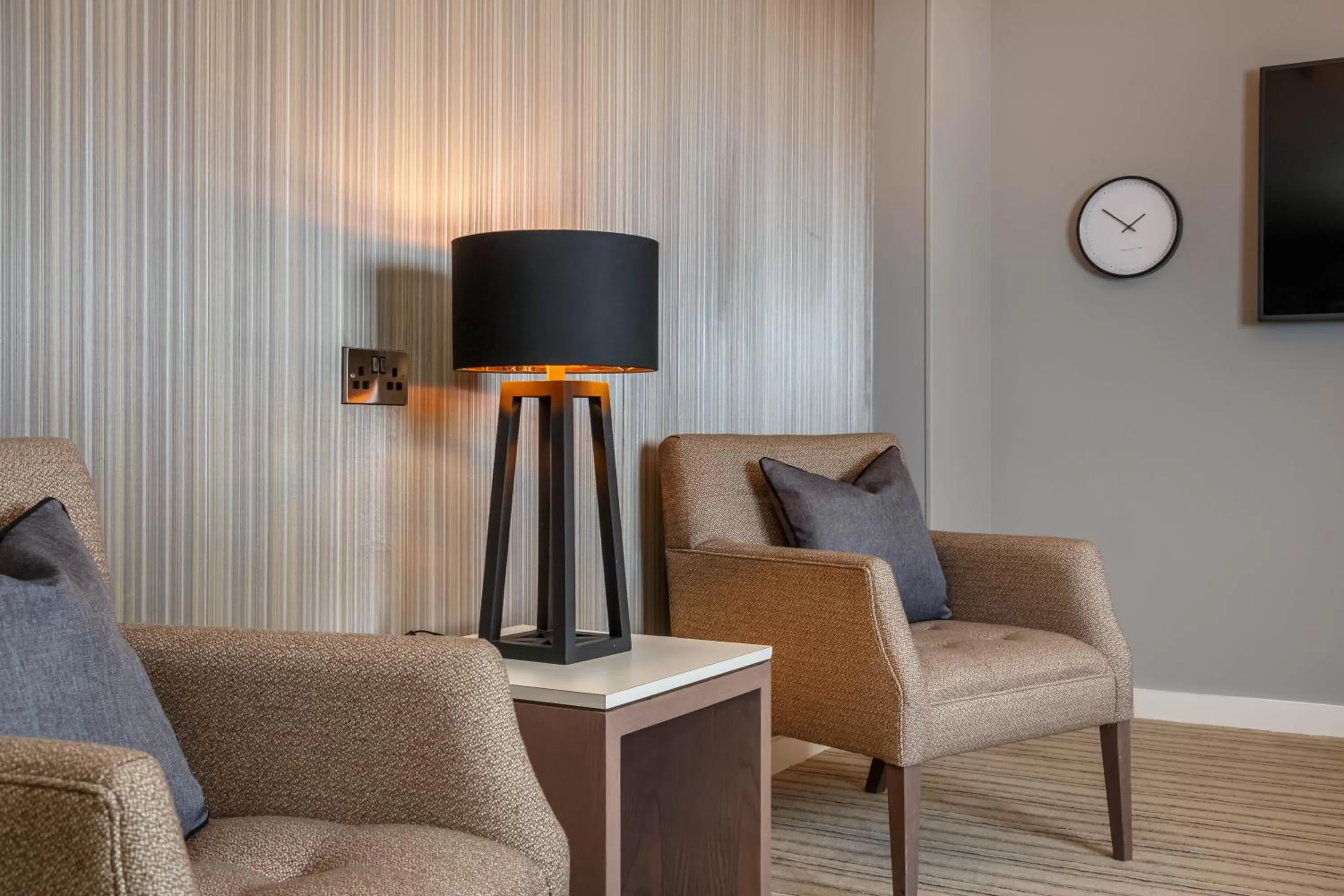 Living room in Garner Hotel Preston Samlesbury by IHG