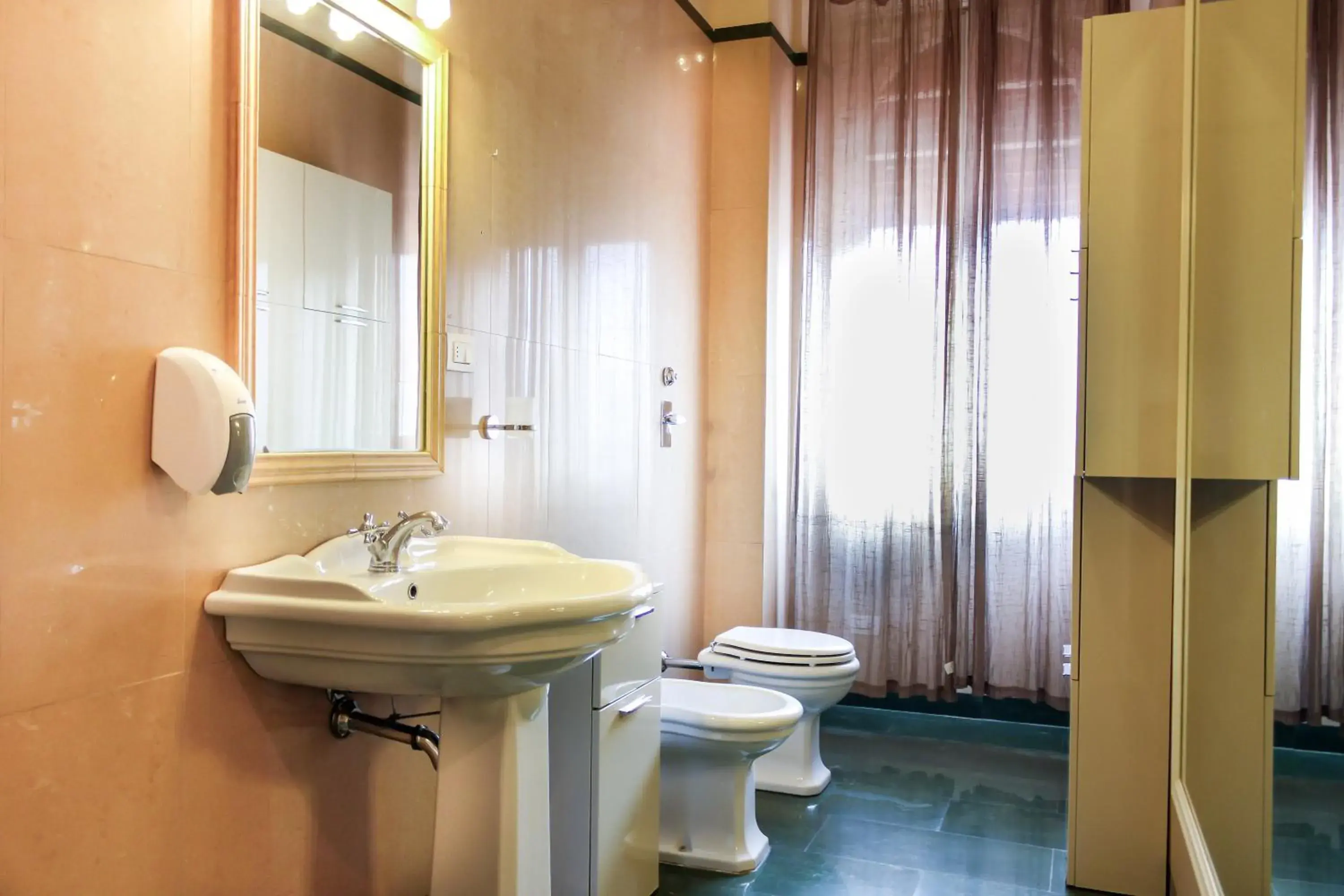 Toilet, Bathroom in Hotel RossoVino Milano