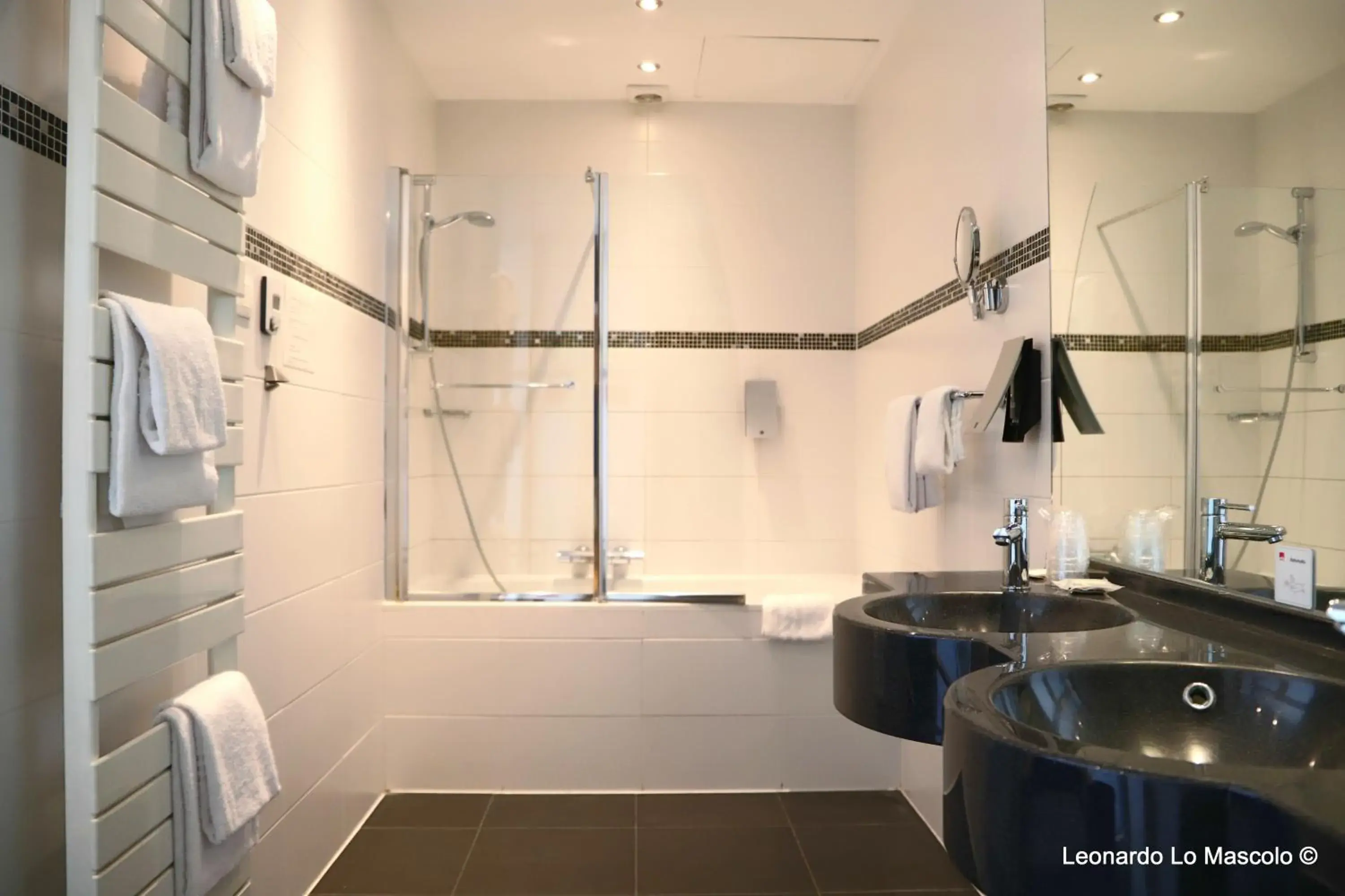 Shower, Bathroom in Univers Hotel Liege-Guillemins