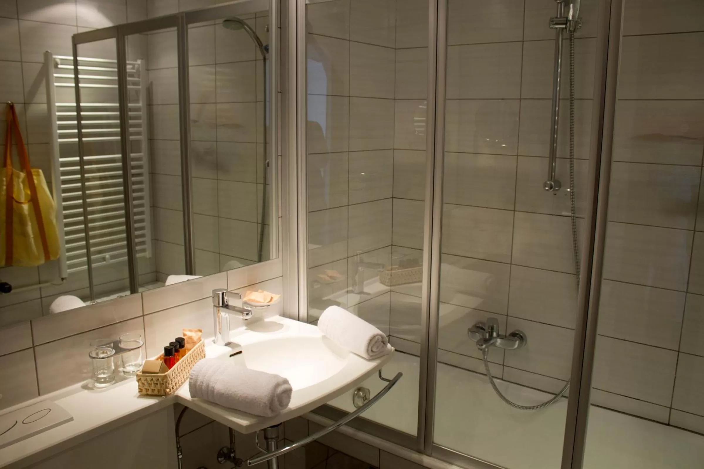 Bathroom in Alpenhotel Tirolerhof