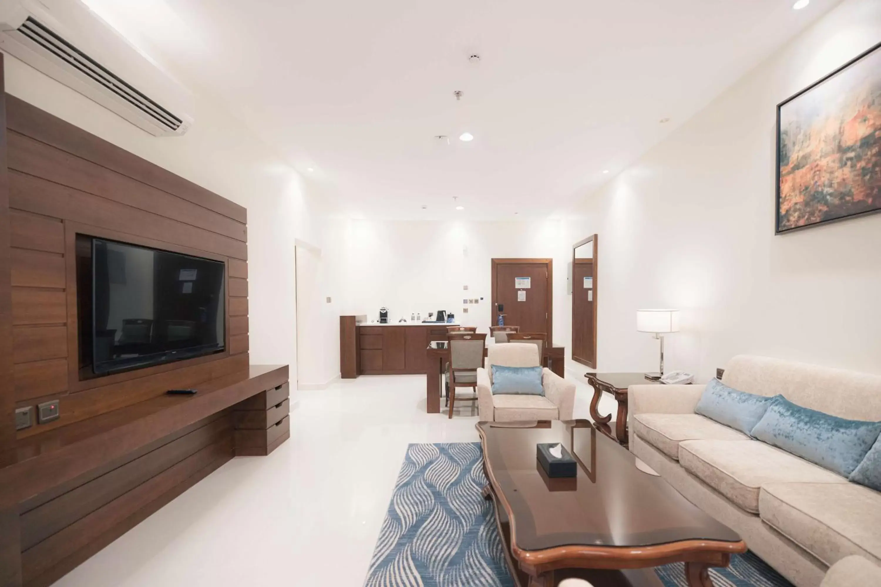 Photo of the whole room in Radisson Blu Hotel, Buraidah Photo of the whole room in Radisson Blu Hotel, Buraidah