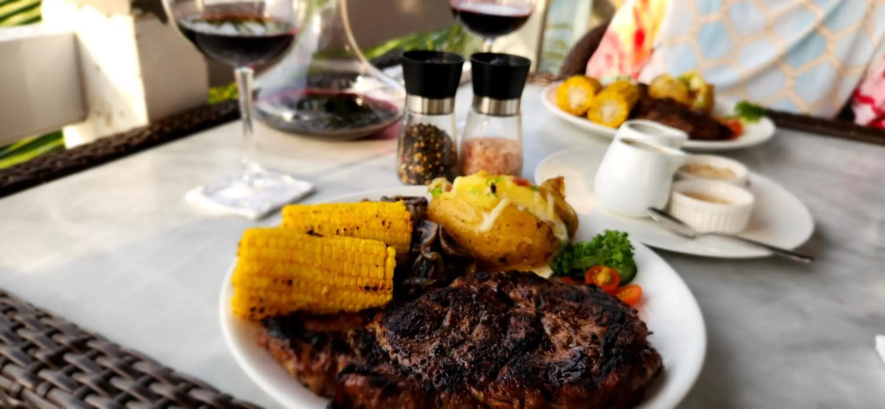 Restaurant/places to eat in Edgewater Dive & Spa Resort Restaurant/places to eat in Edgewater Dive & Spa Resort