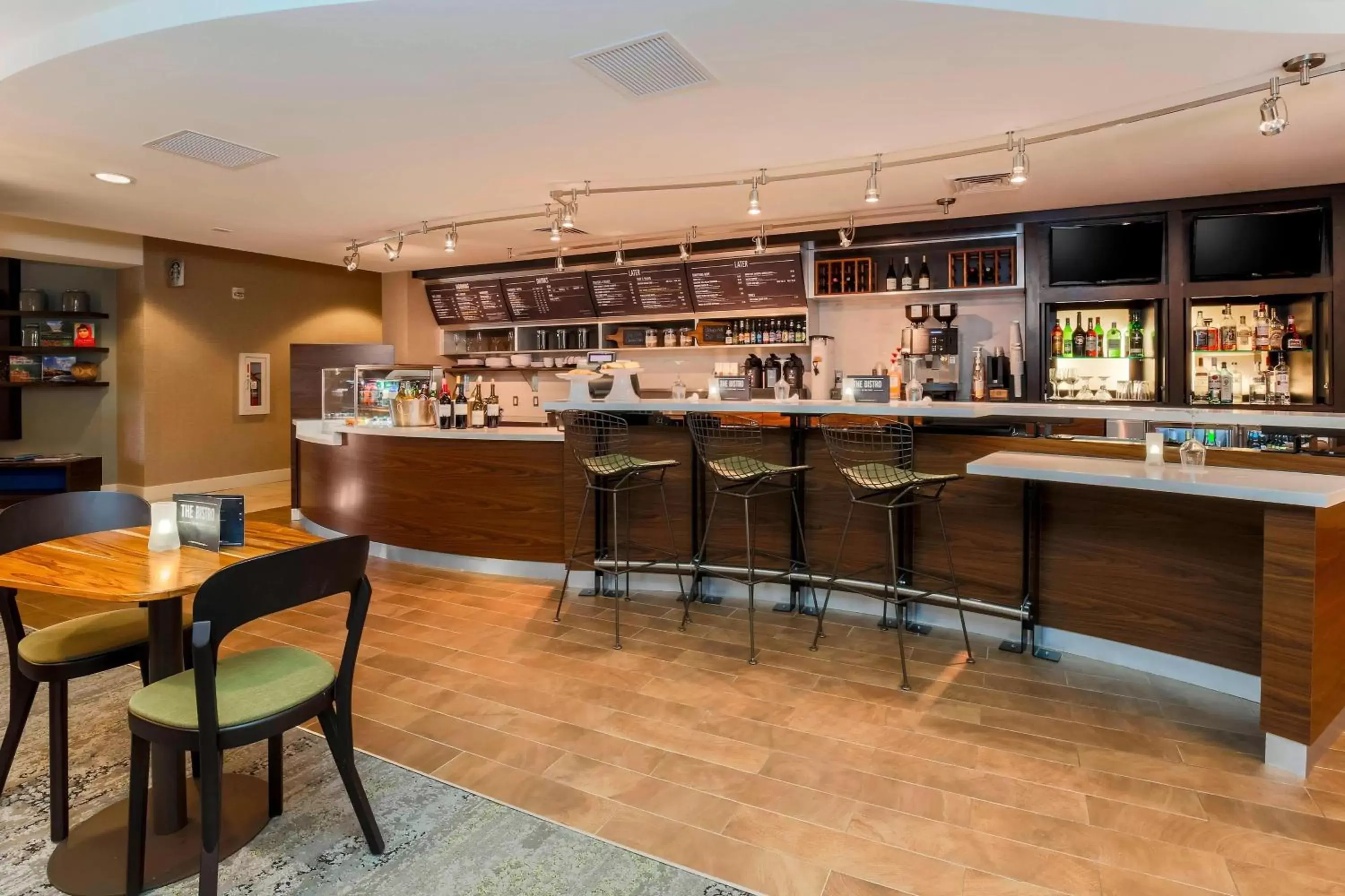 Restaurant/places to eat, Lounge/Bar in Courtyard by Marriott Potomac Mills Woodbridge