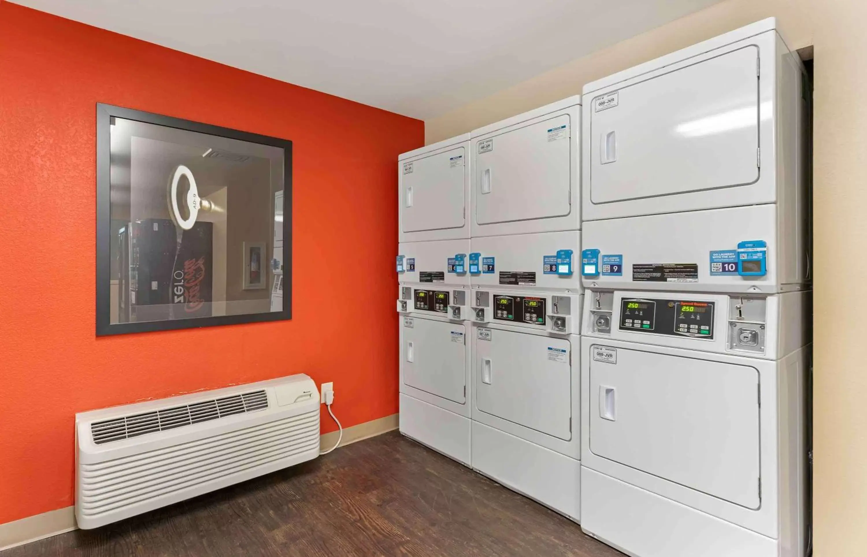 Property building in Extended Stay America Suites - Livermore - Airway Blvd Property building in Extended Stay America Suites - Livermore - Airway Blvd