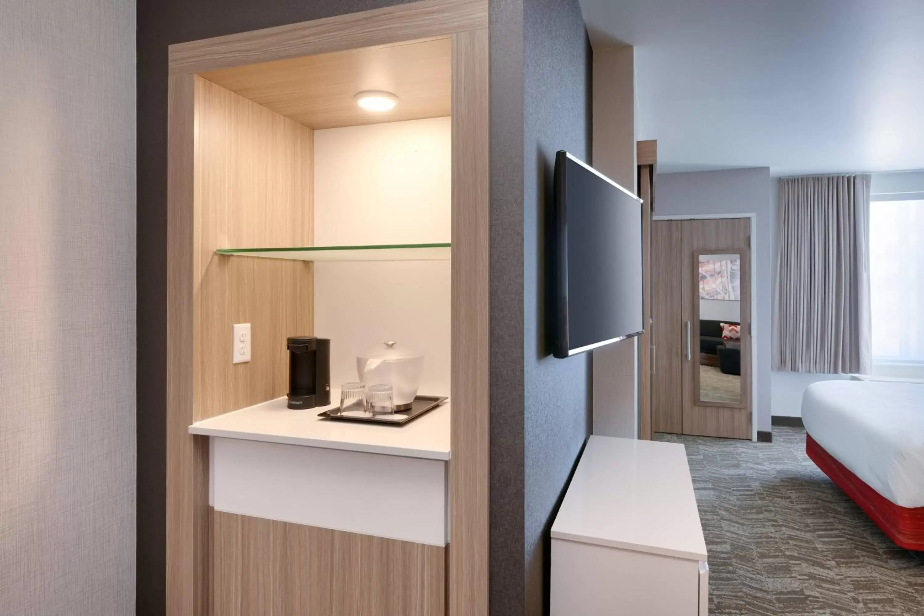 Bedroom, TV/Entertainment Center in SpringHill Suites by Marriott Salt Lake City Sugar House