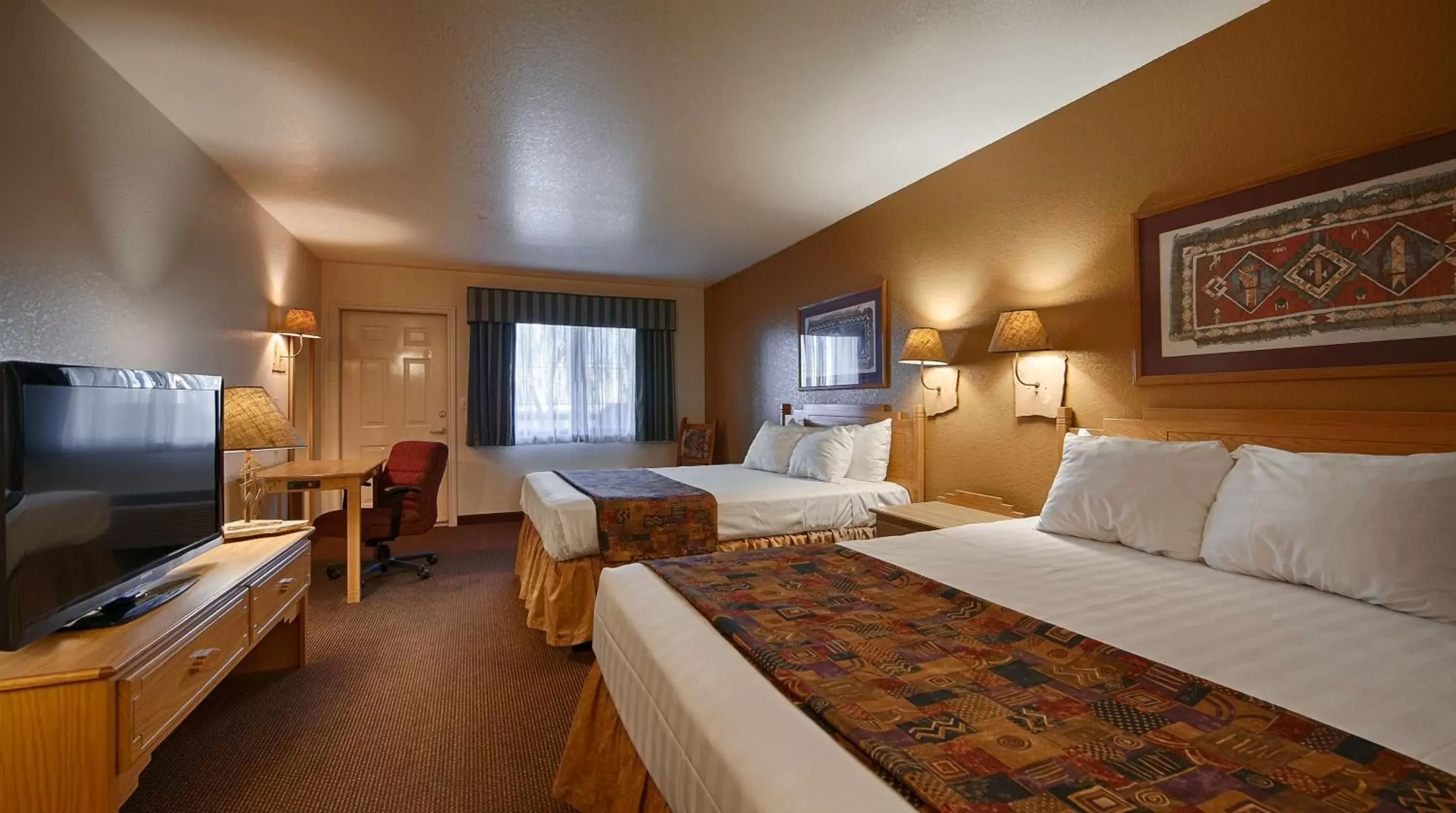 Photo of the whole room, Bed in Best Western Gold Canyon Inn & Suites