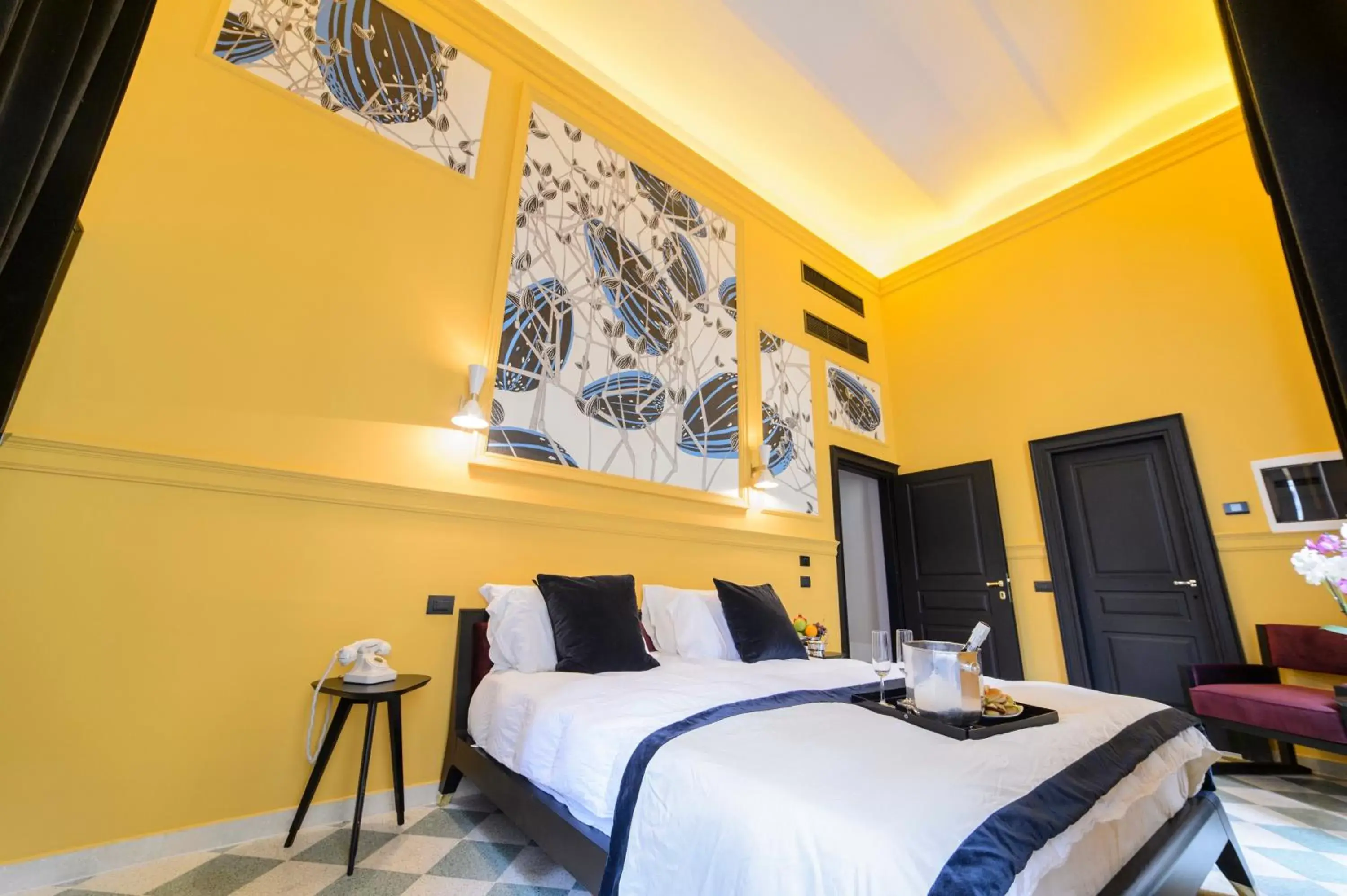 Bedroom, Bed in Roma Luxus Hotel