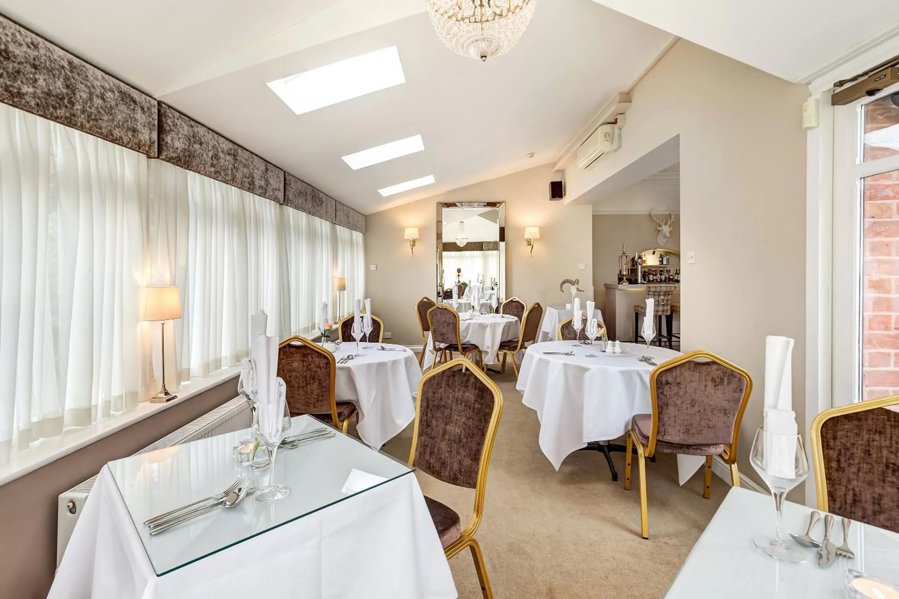 Restaurant/Places to Eat in Alexandra Court Hotel