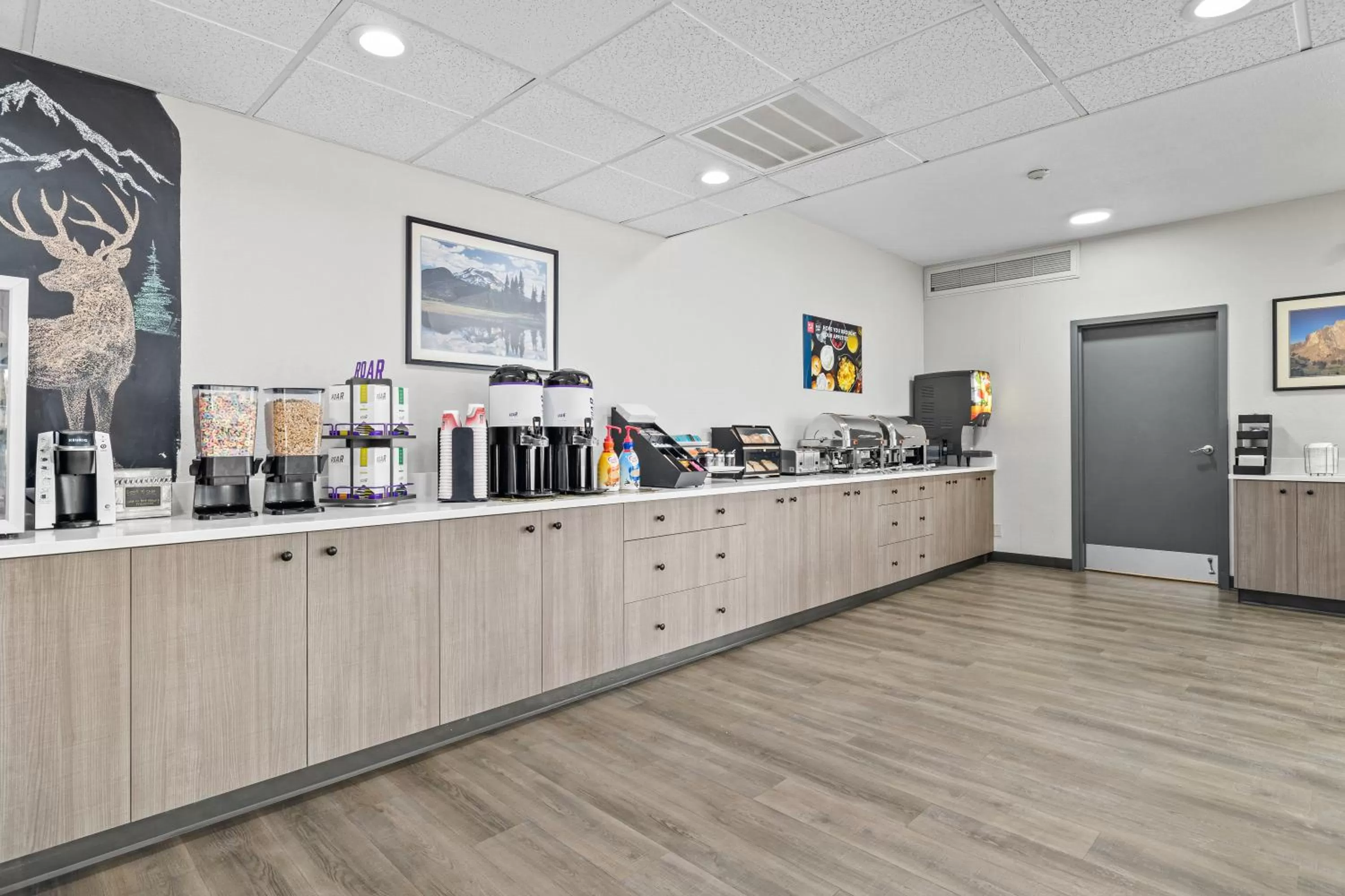 Breakfast in Red Lion Inn & Suites Deschutes River - Bend