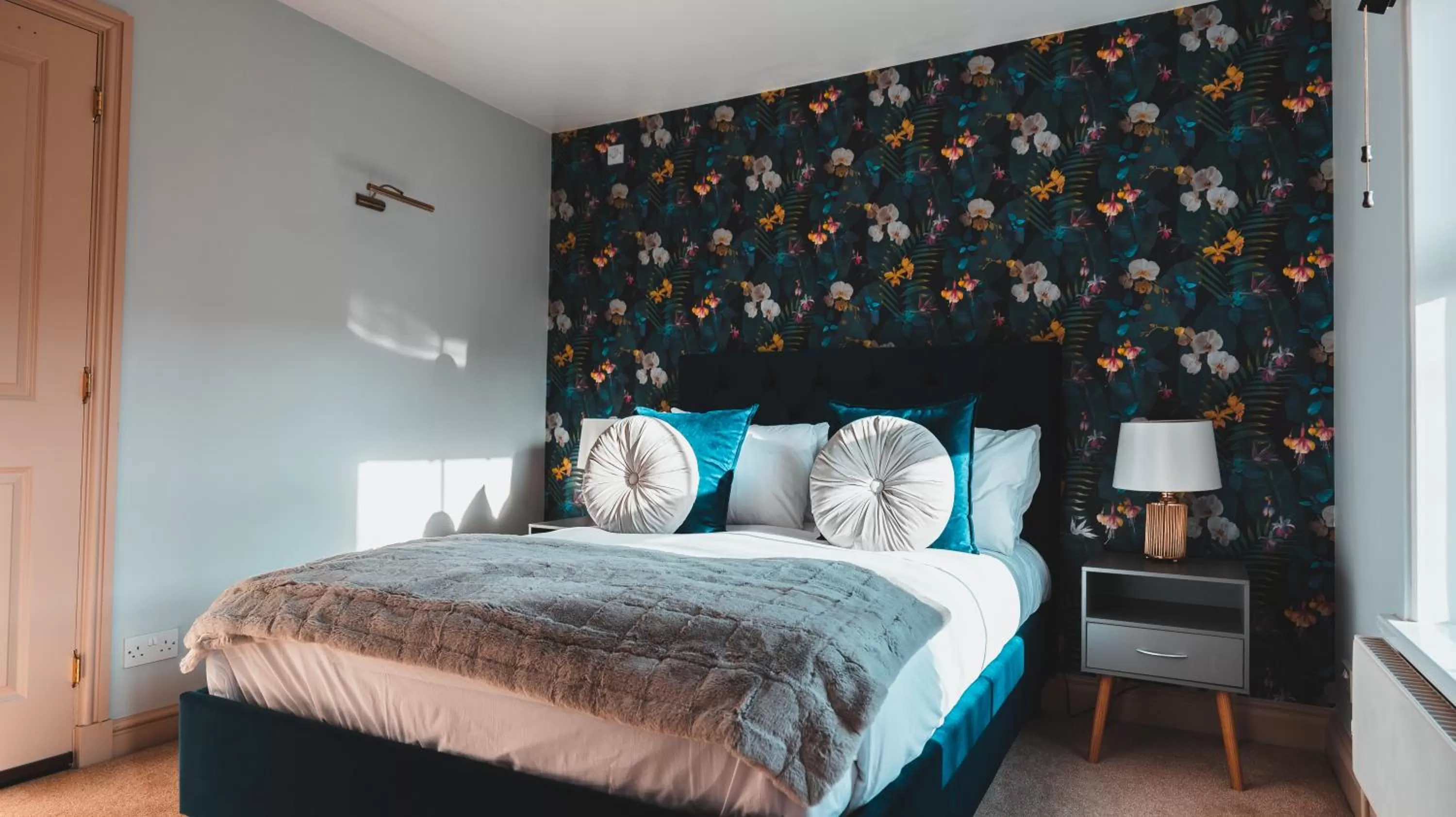 Bed in Stratford Limes Hotel