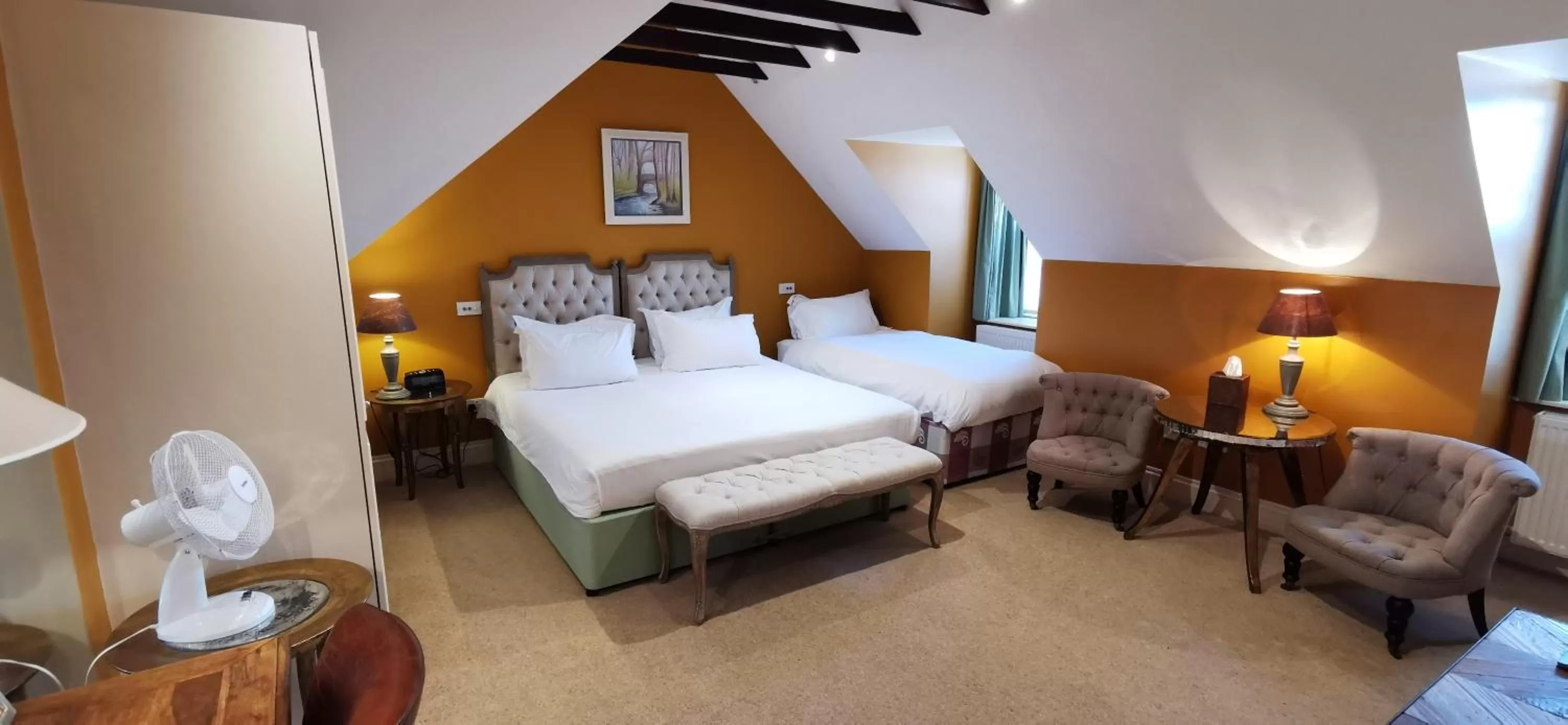 Bedroom, Bed in Buccleuch and Queensberry Arms Hotel