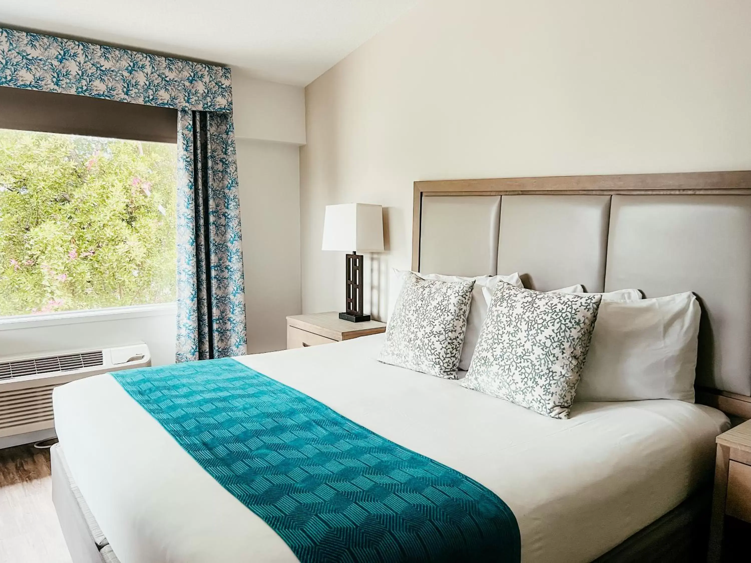 Bedroom, Bed in Bayside Inn Key Largo