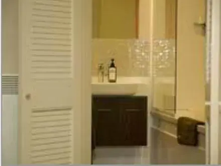 Bathroom, Kitchen/Kitchenette in Terra Vive Suites & Apartments