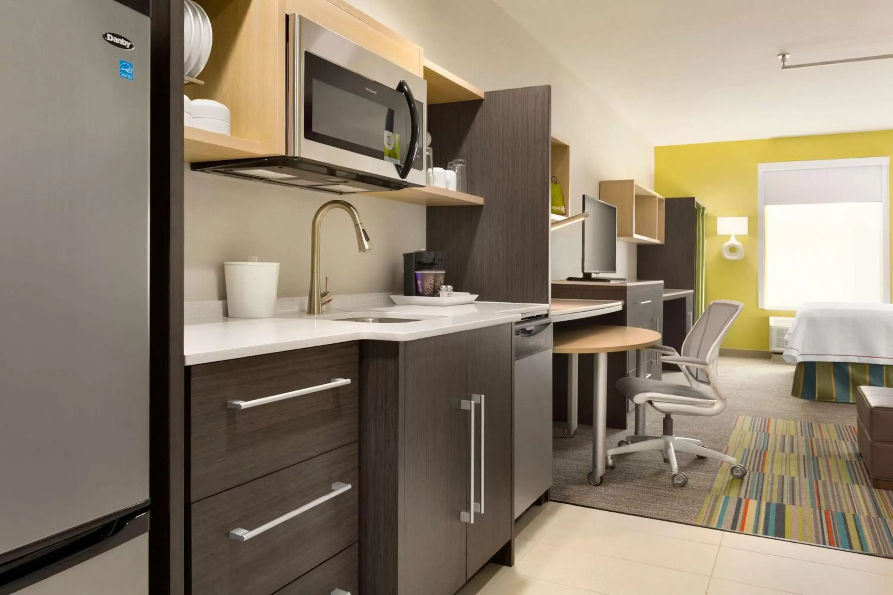 Bedroom, Kitchen/Kitchenette in Home2 Suites by Hilton Shenandoah The Woodlands