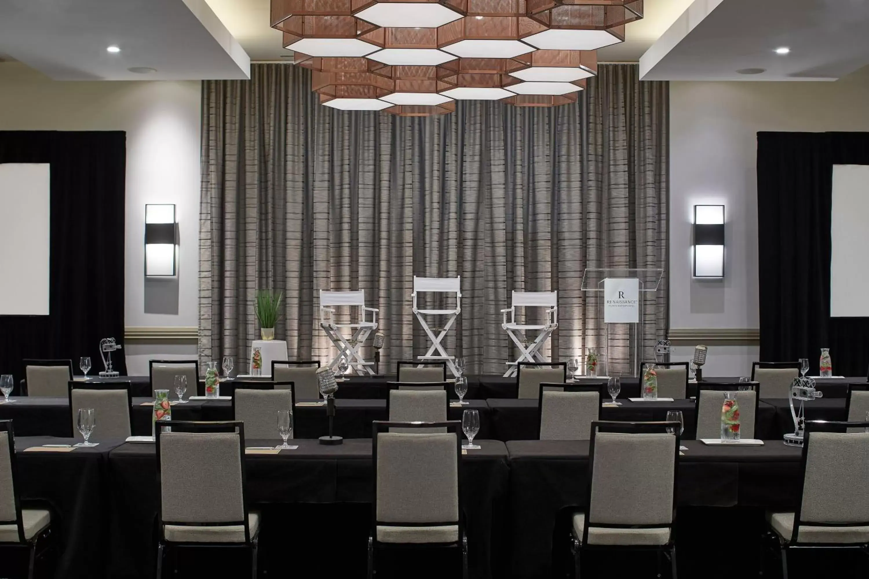 Meeting/conference room, Restaurant/Places to Eat in Renaissance Atlanta Midtown Hotel