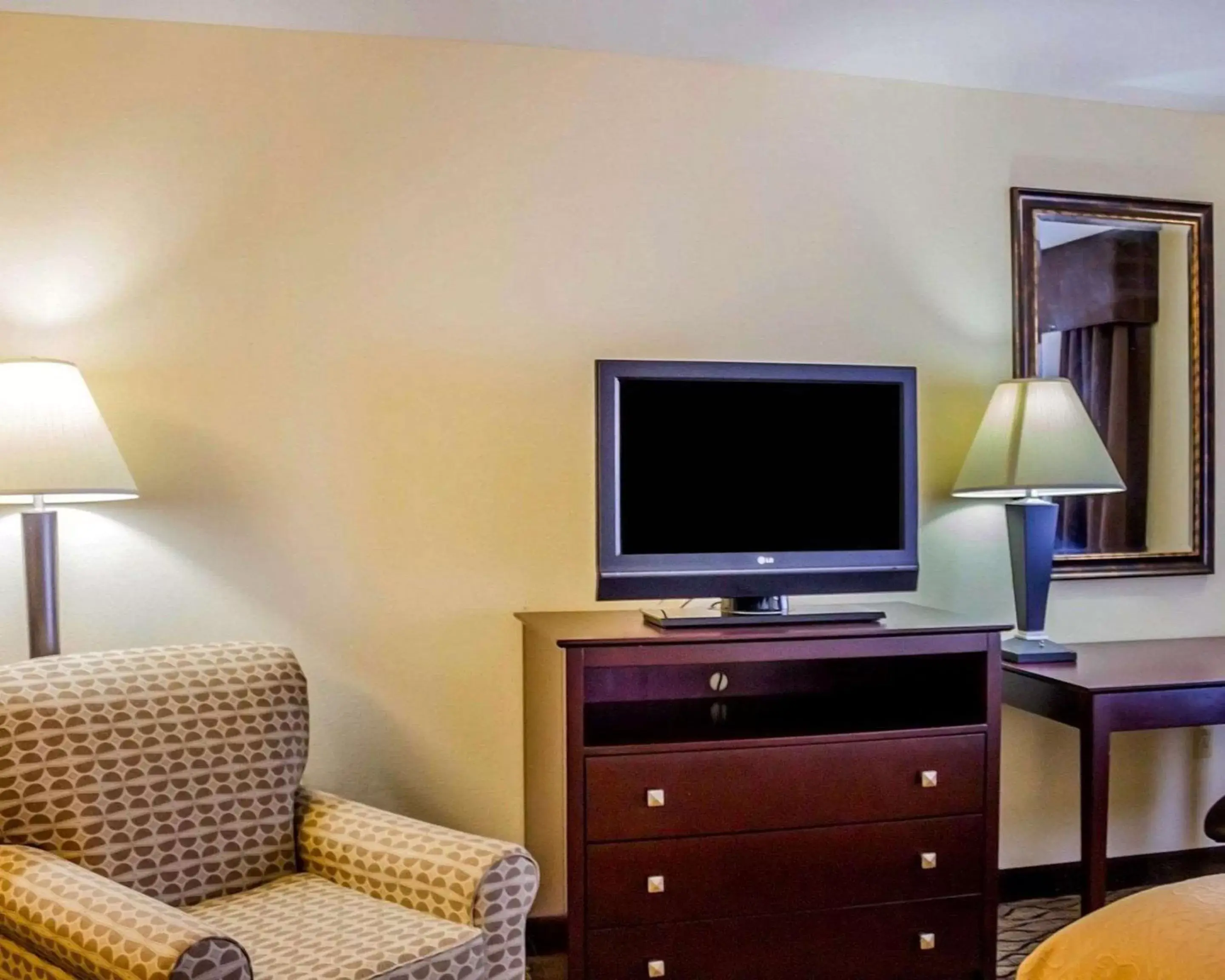 Photo of the whole room in Quality Inn Waterbury East Photo of the whole room in Quality Inn Waterbury East