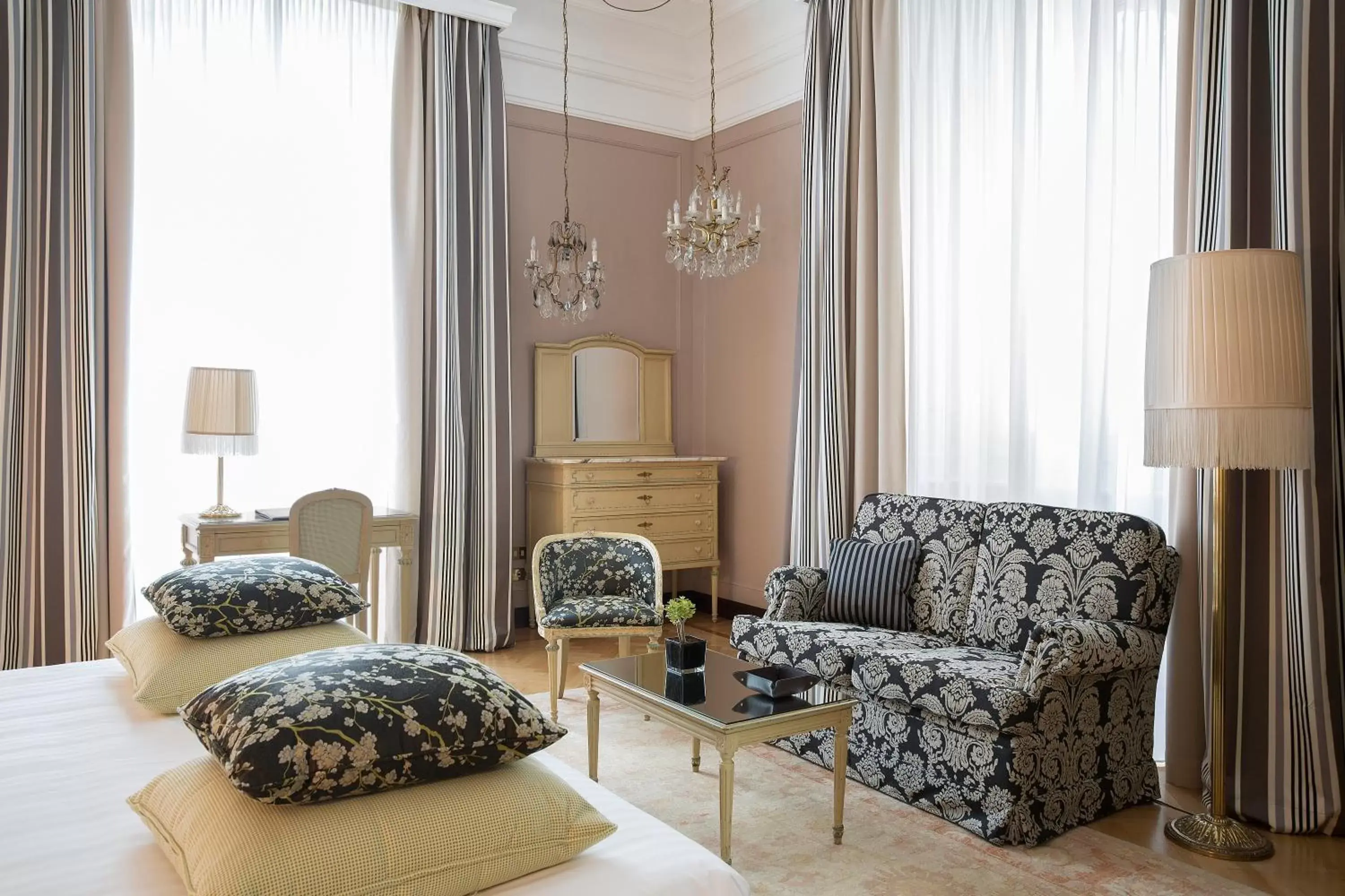 Bed, Seating Area in Grand Hotel et de Milan - The Leading Hotels of the World