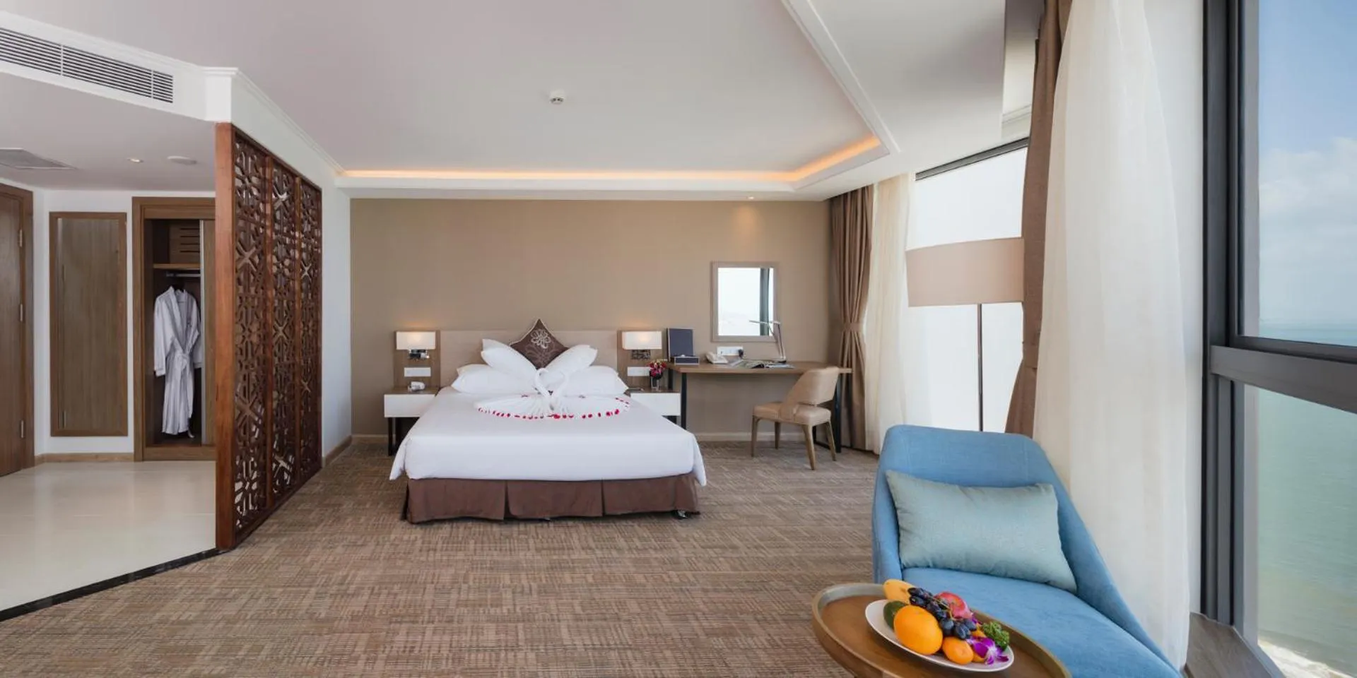 Photo of the whole room, Bed in Comodo Nha Trang Hotel