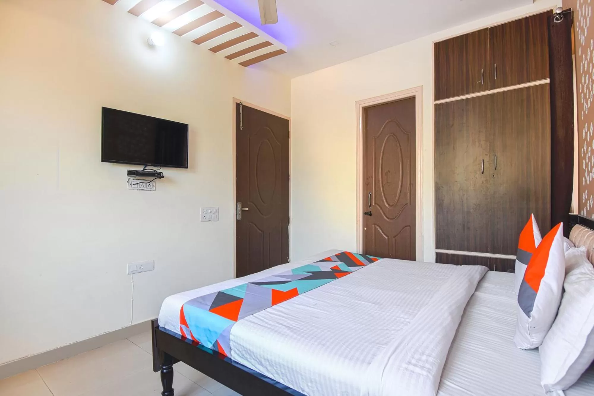 Coffee/tea facilities, Bed in FabExpress Bzoie Heritage