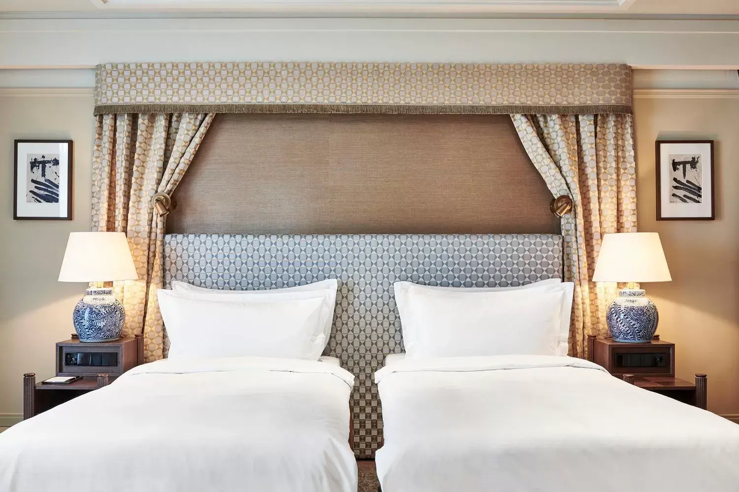 Bed in De L’Europe Amsterdam – The Leading Hotels of the World