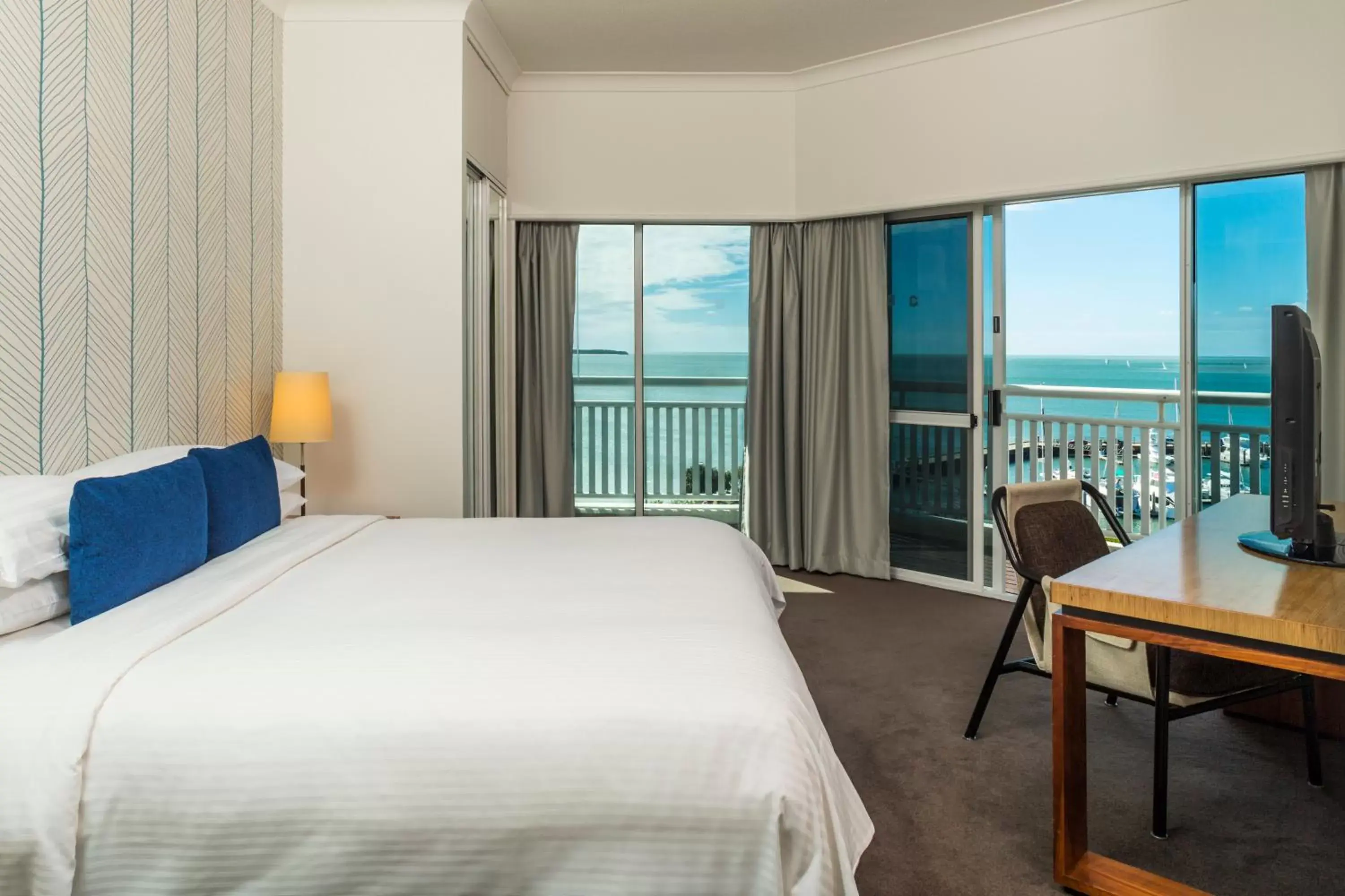 Photo of the whole room, Sea View in Shangri-La The Marina, Cairns