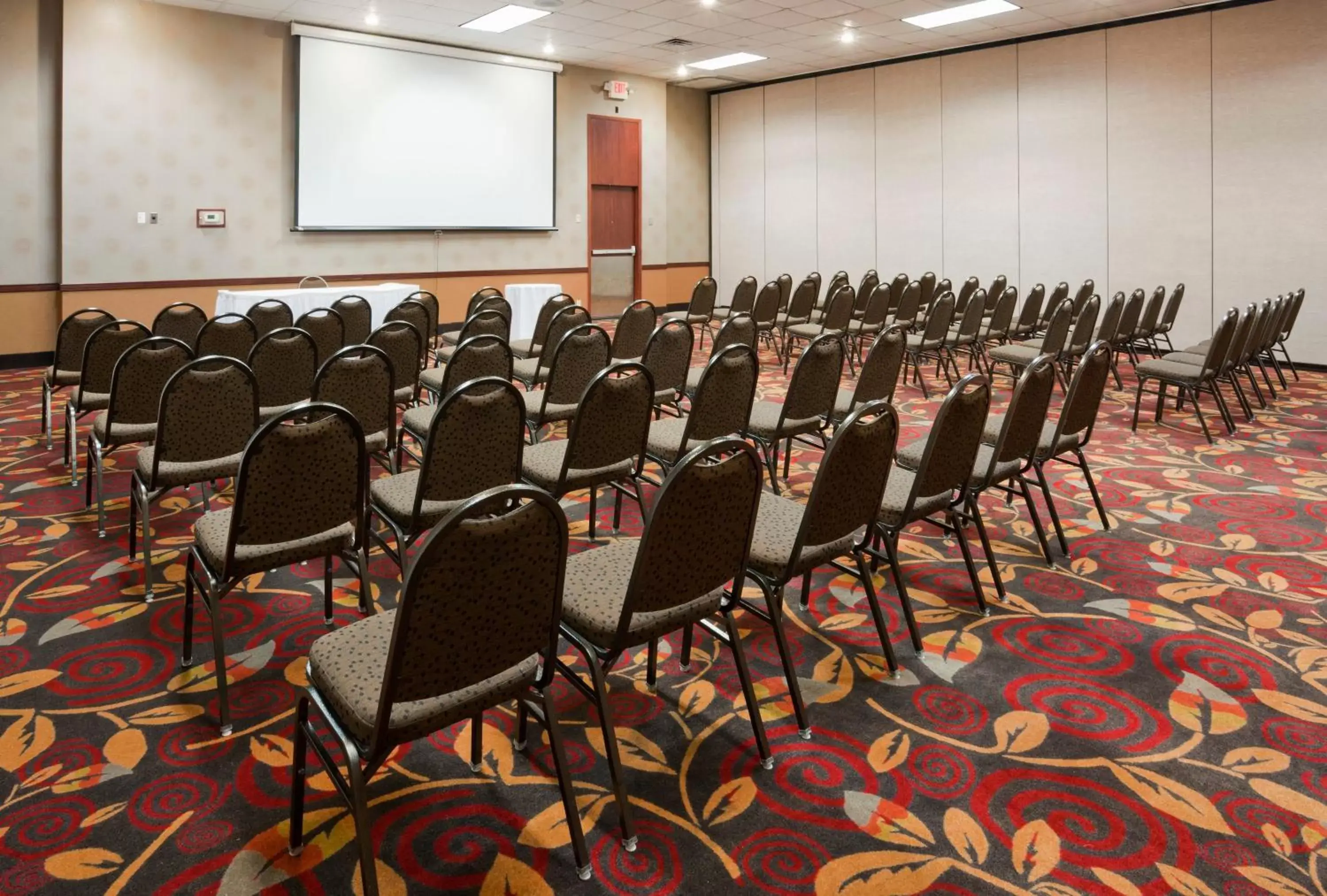 Meeting/conference room in Holiday Inn Alexandria, an IHG Hotel