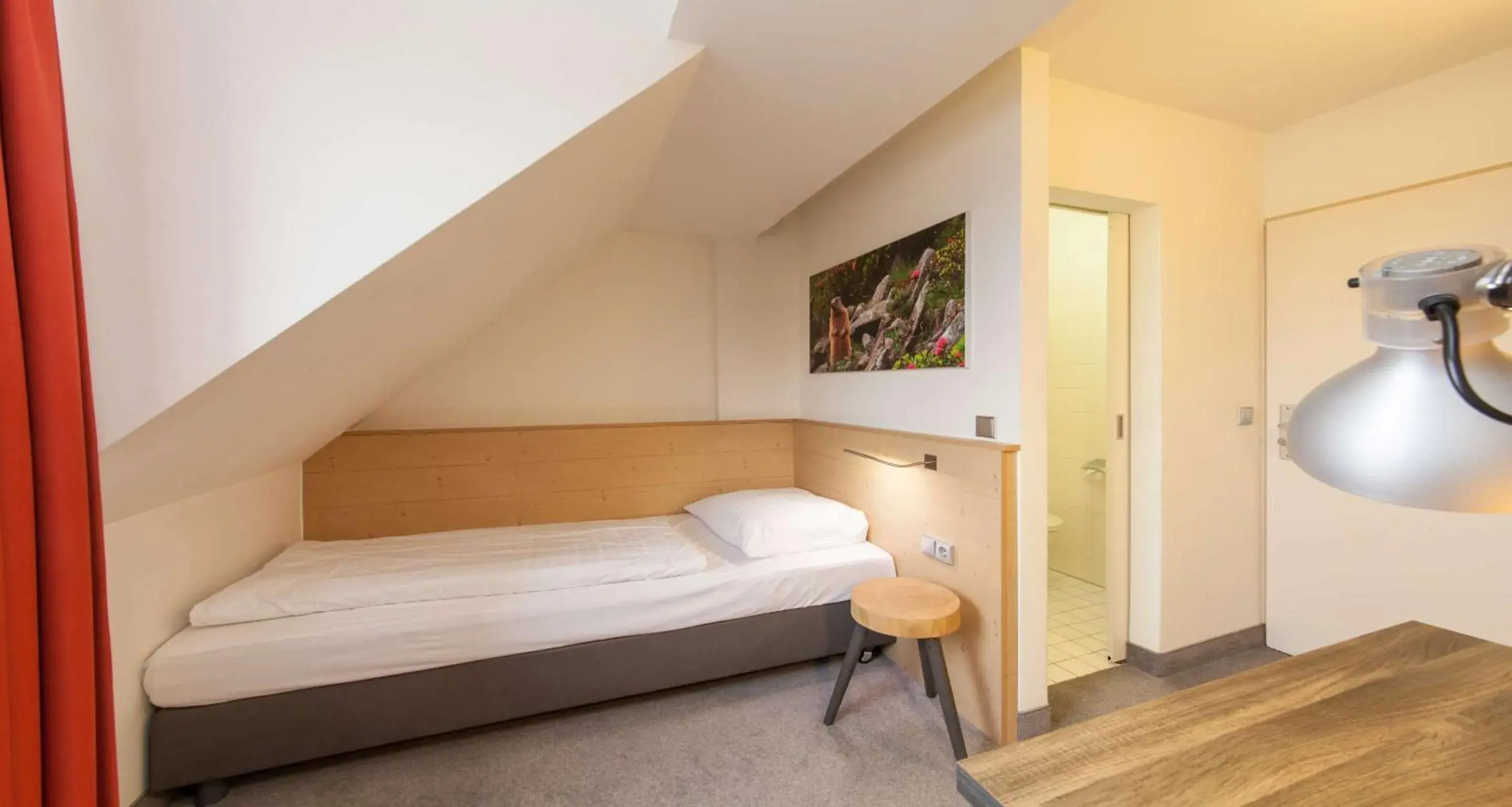 Photo of the whole room, Bed in Sure Hotel by Best Western Muenchen Hauptbahnhof