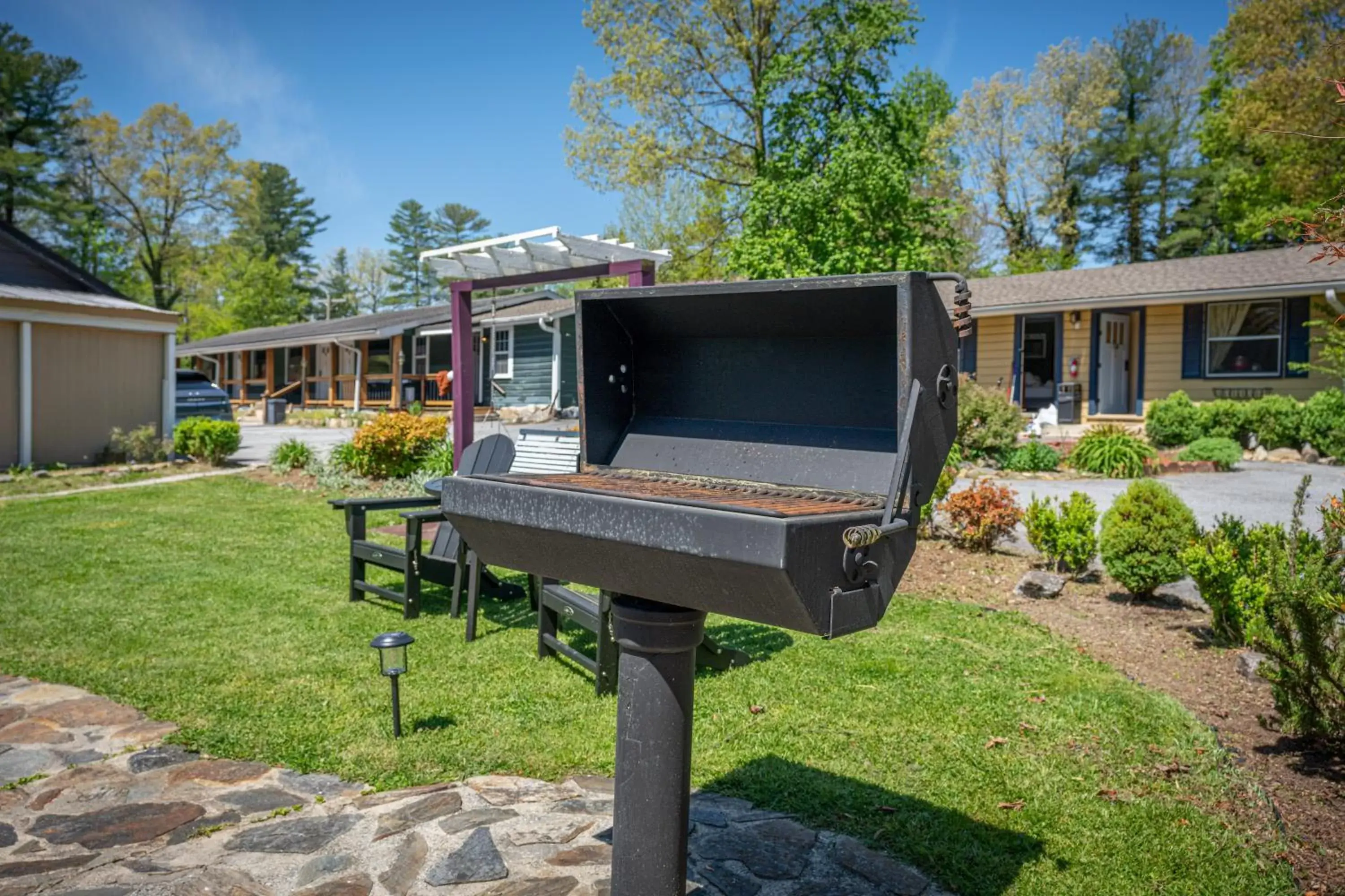 Day, BBQ Facilities in CedarWood Inn