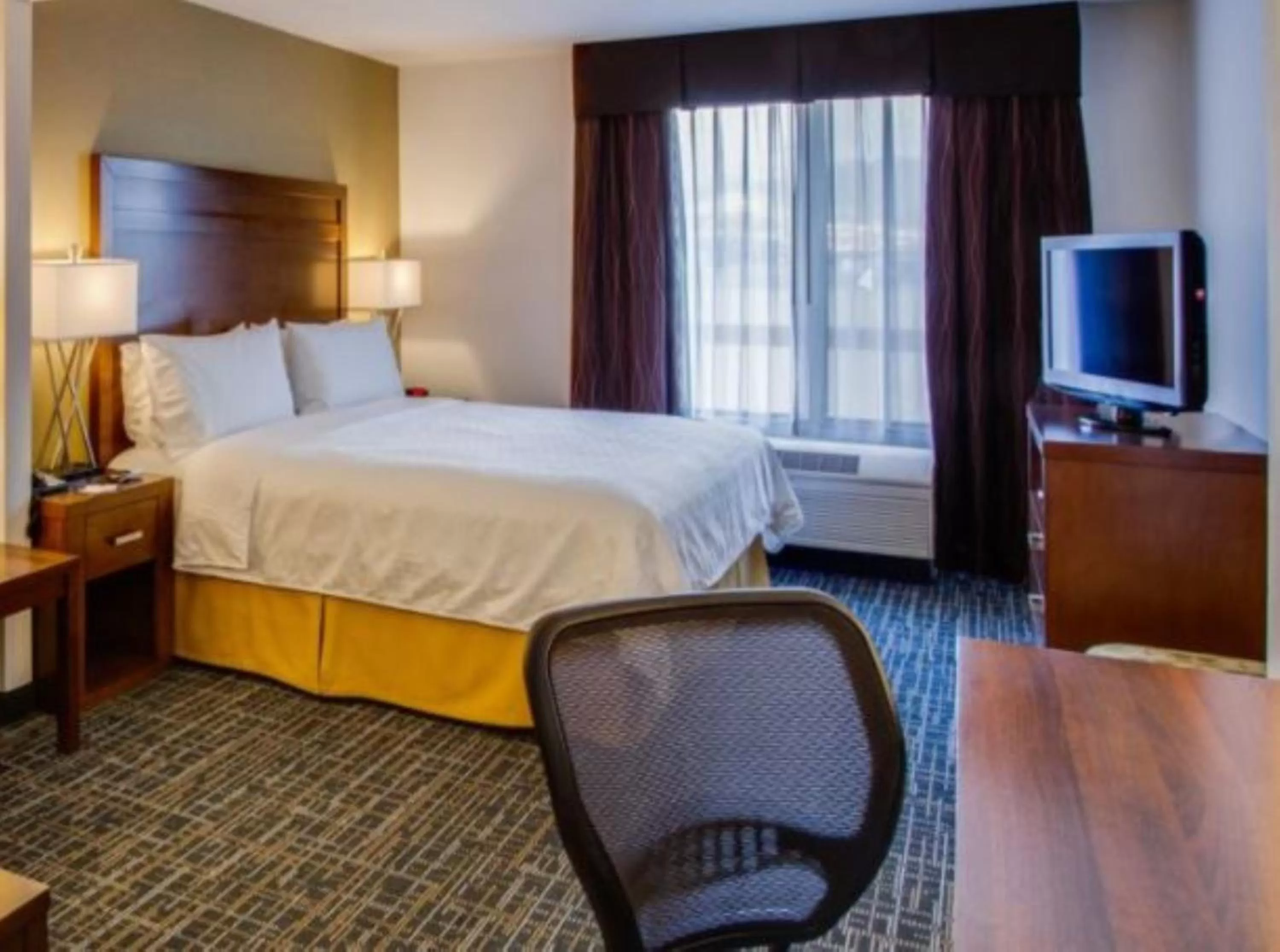 Photo of the whole room, Bed in Holiday Inn Express San Francisco Airport North by IHG