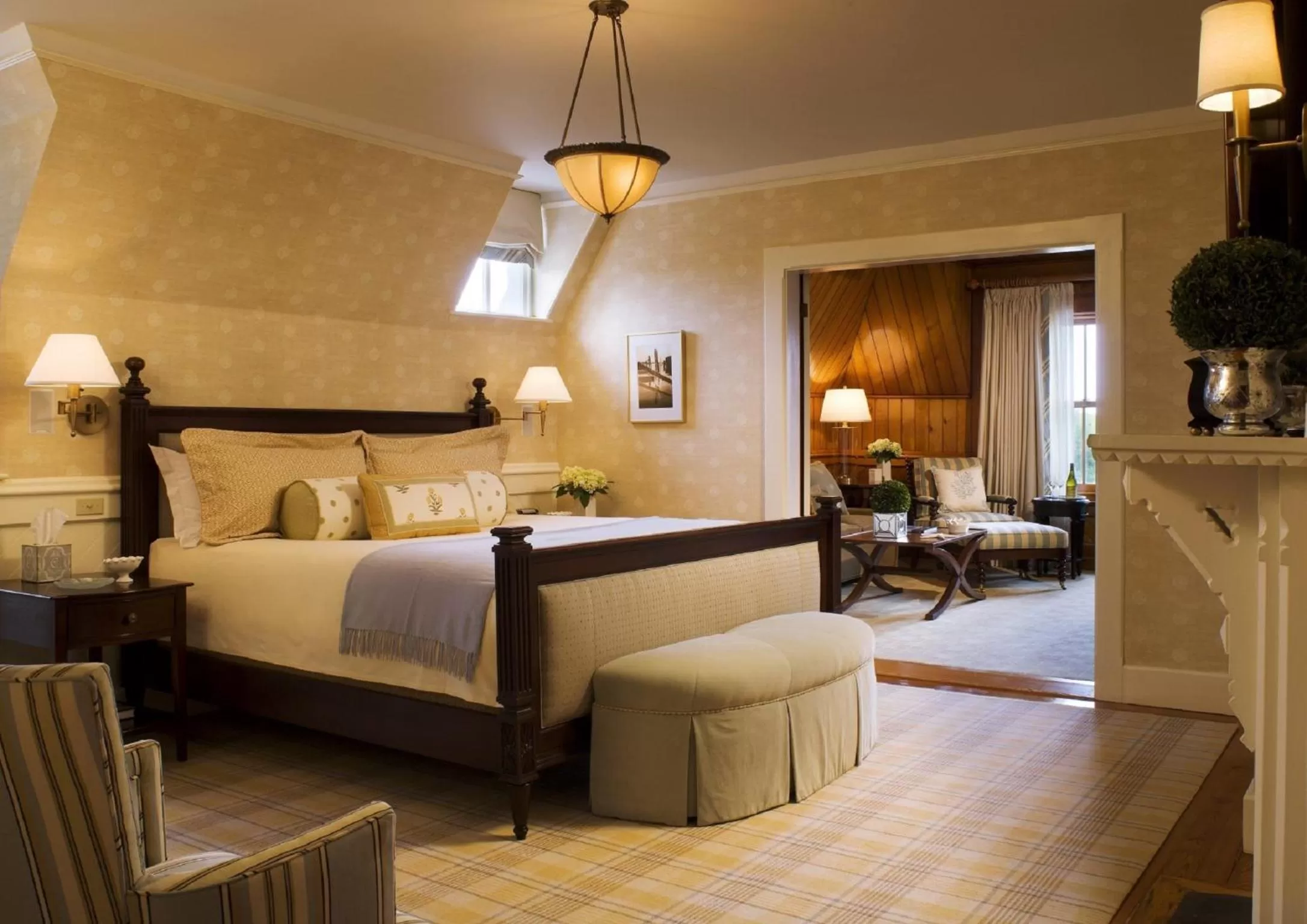 Photo of the whole room, Bed in Castle Hill Inn