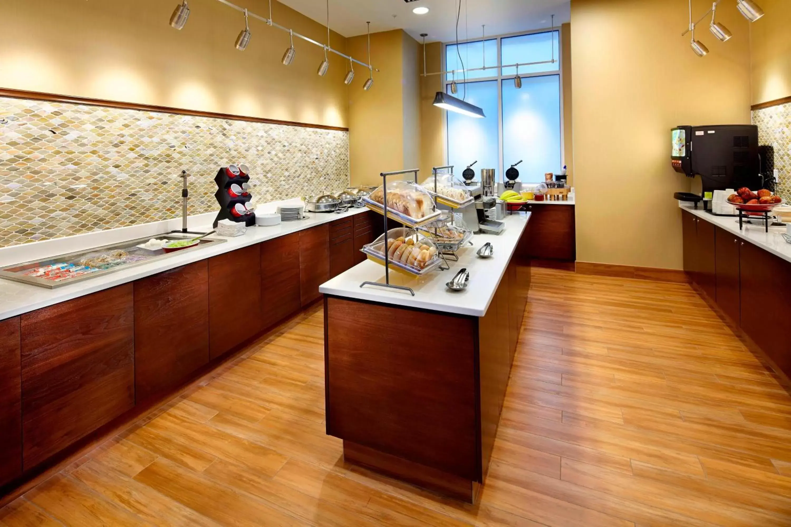 Breakfast, Kitchen/Kitchenette in Residence Inn by Marriott Secaucus Meadowlands