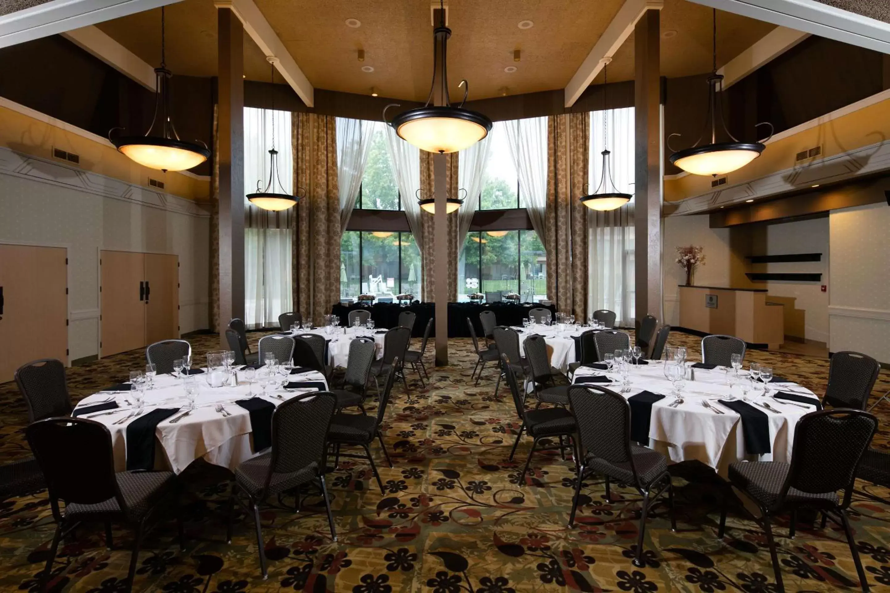 Dining area, Restaurant/Places to Eat in Red Lion Hotel Redding