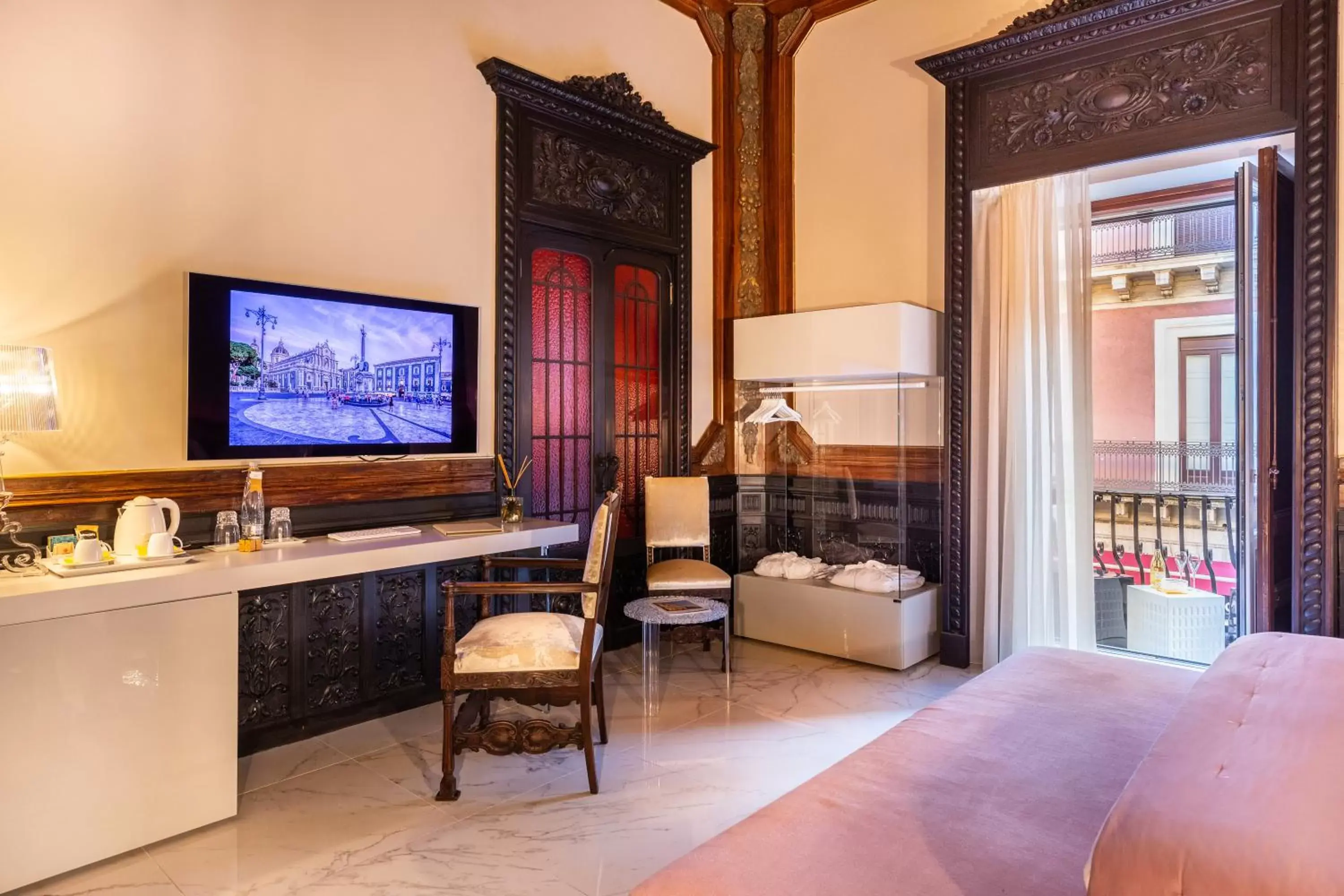 Photo of the whole room, TV/Entertainment Center in Palazzo Marletta Luxury House Hotel