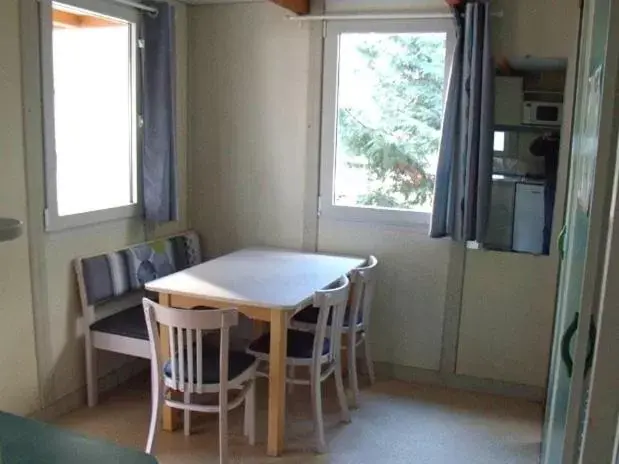 Dining Area in Le Moulin D'onclaire Camping et chambres d'hôtes