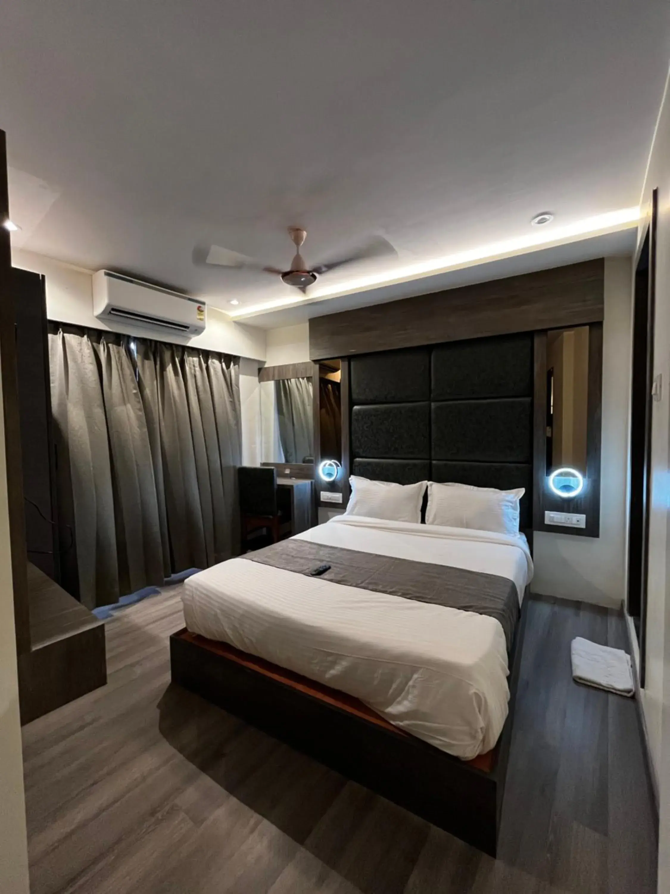 Bed in Hotel Classio Andheri