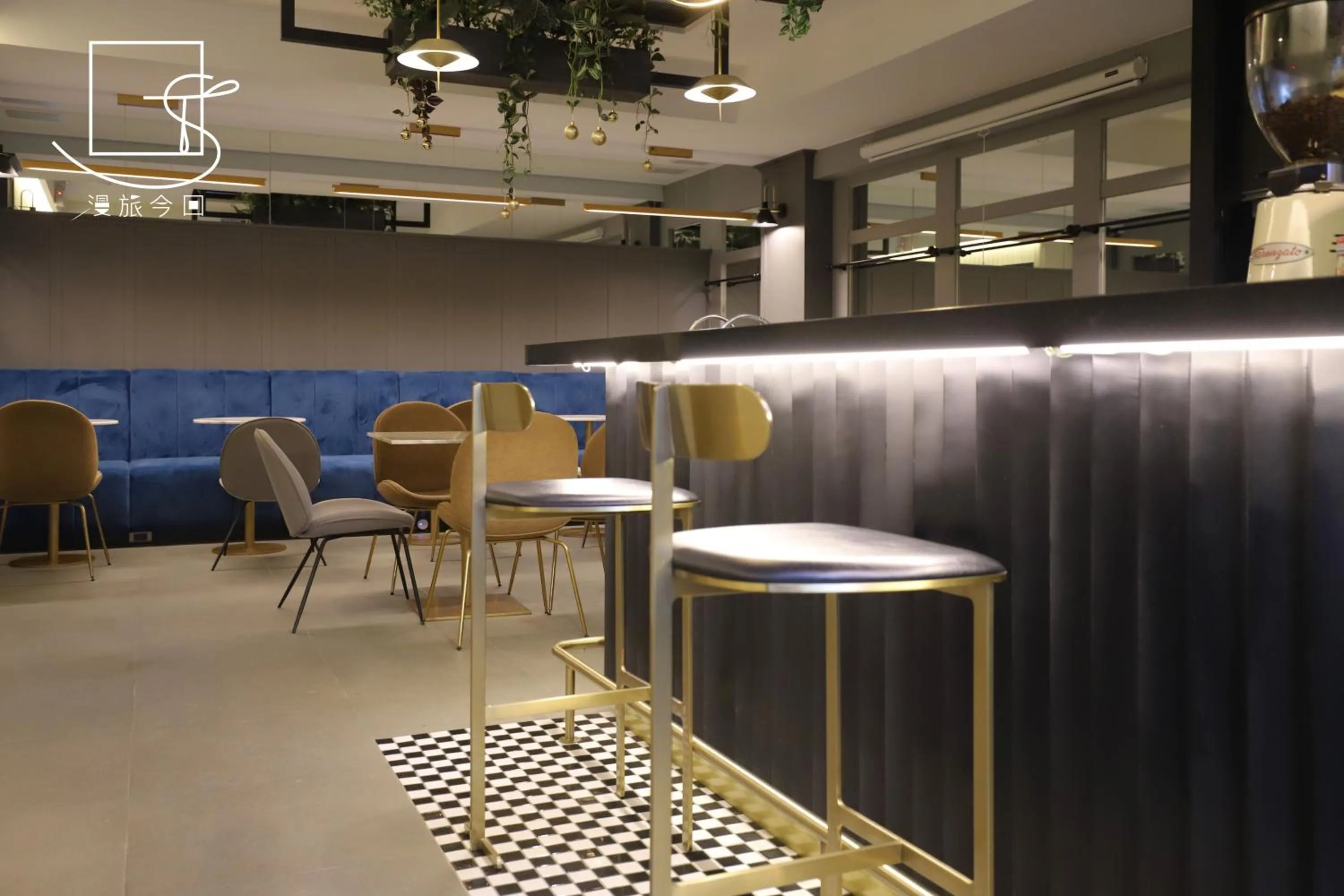 Restaurant/places to eat in Slow Town Hotel-Konkai