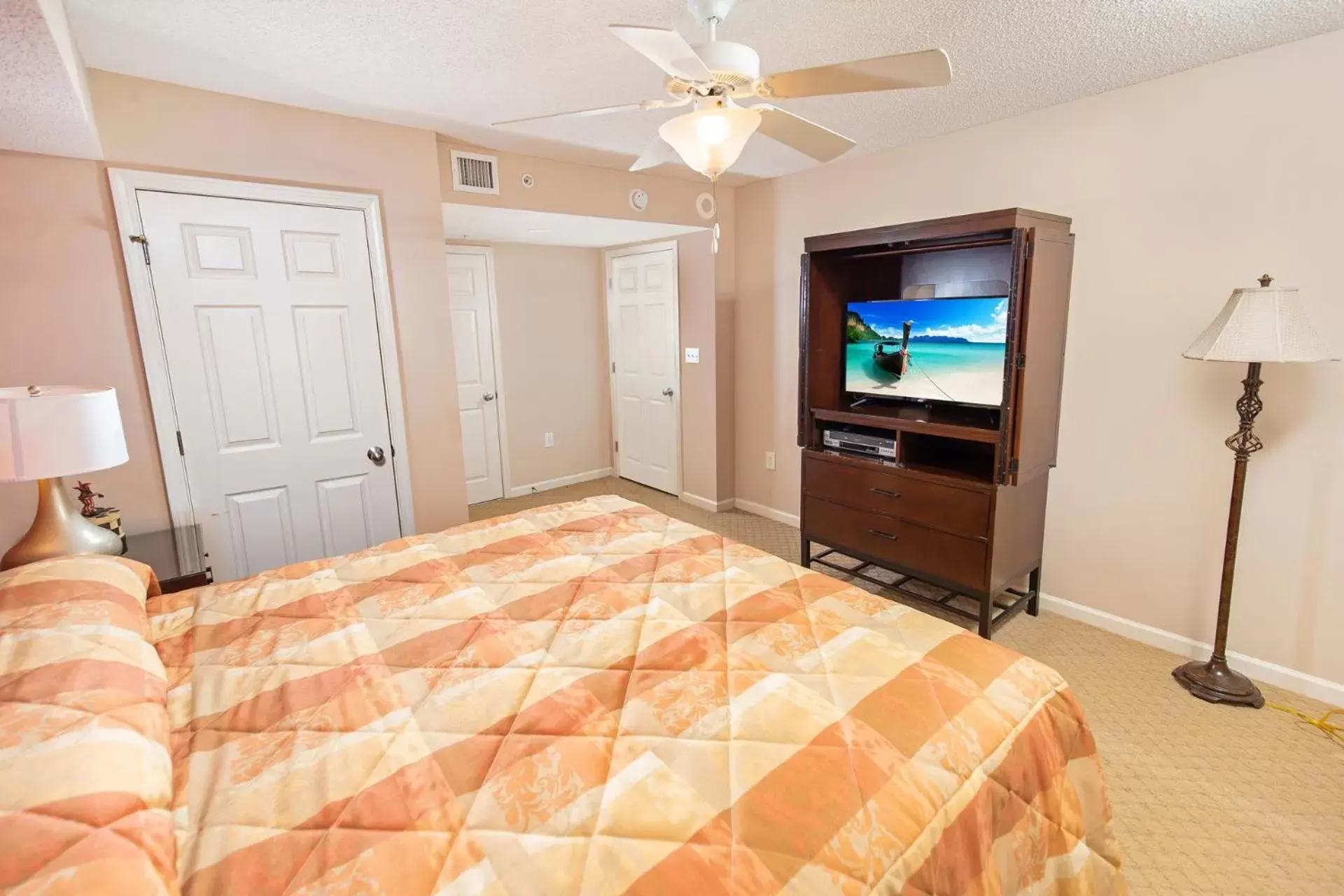 Bedroom, Bed in Barefoot Resort Golf & Yacht Club Villas