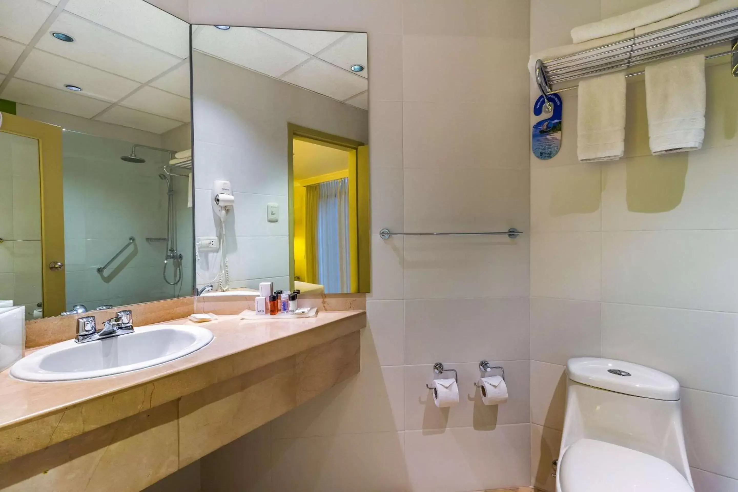 Bedroom, Bathroom in Grand Hotel Guayaquil, Ascend Hotel Collection