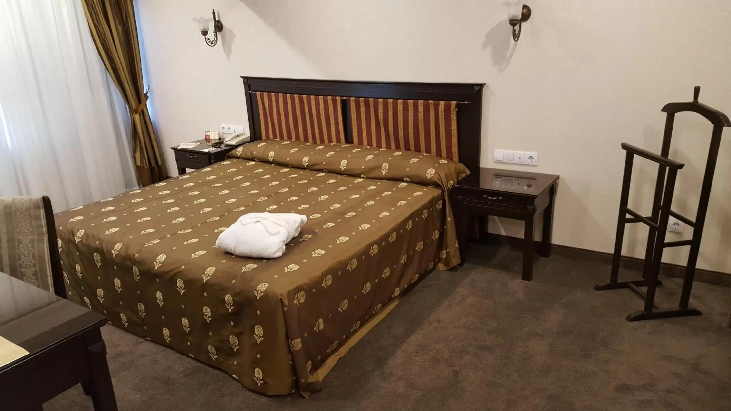 Bedroom in Grand Mir Hotel Bedroom in Grand Mir Hotel