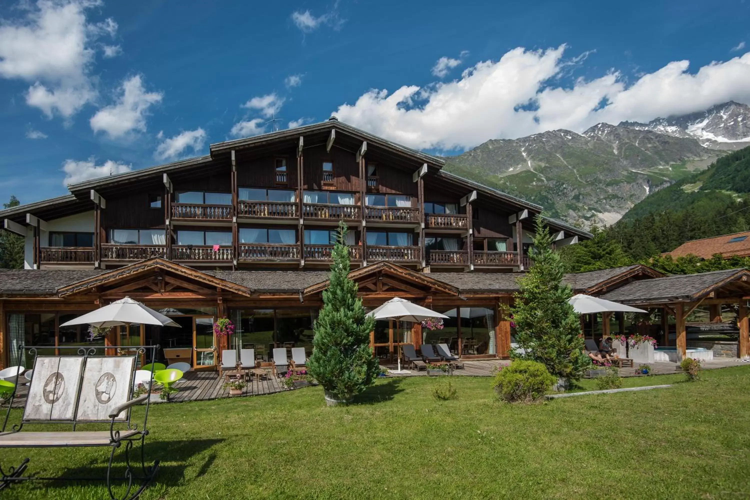 Balcony/Terrace, Property Building in Les Grands Montets Hotel & Spa