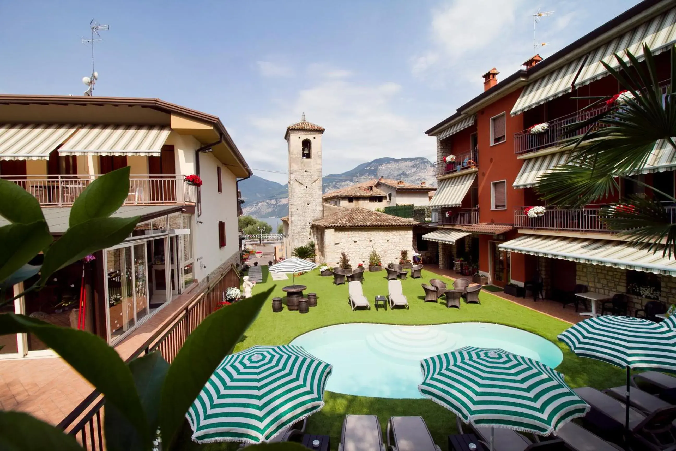 Open Air Bath, Pool View in Albergo Casa Este