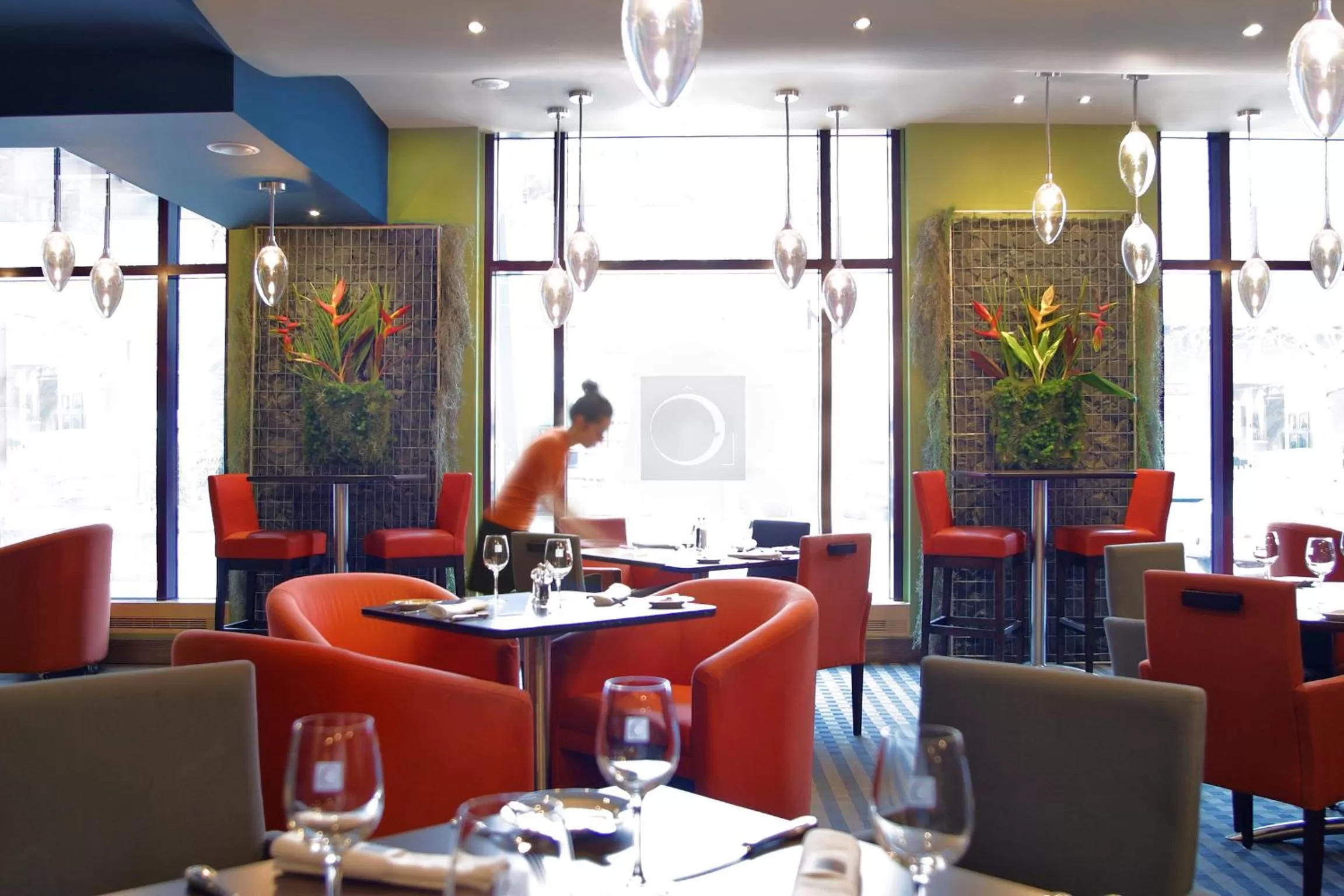 Restaurant/places to eat in Novotel Montreal Center
