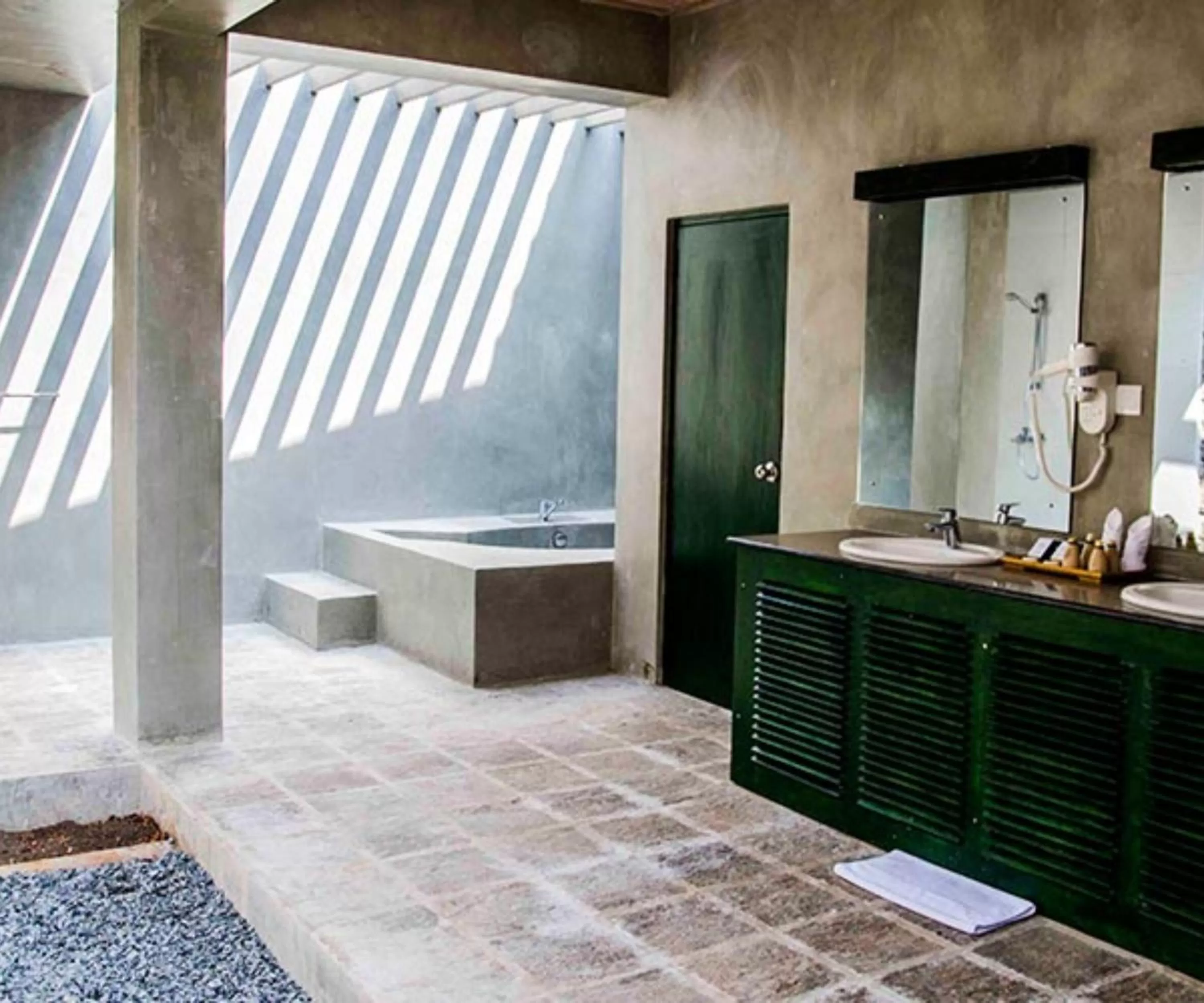 Bathroom in Regenta Arie Lagoon Negombo