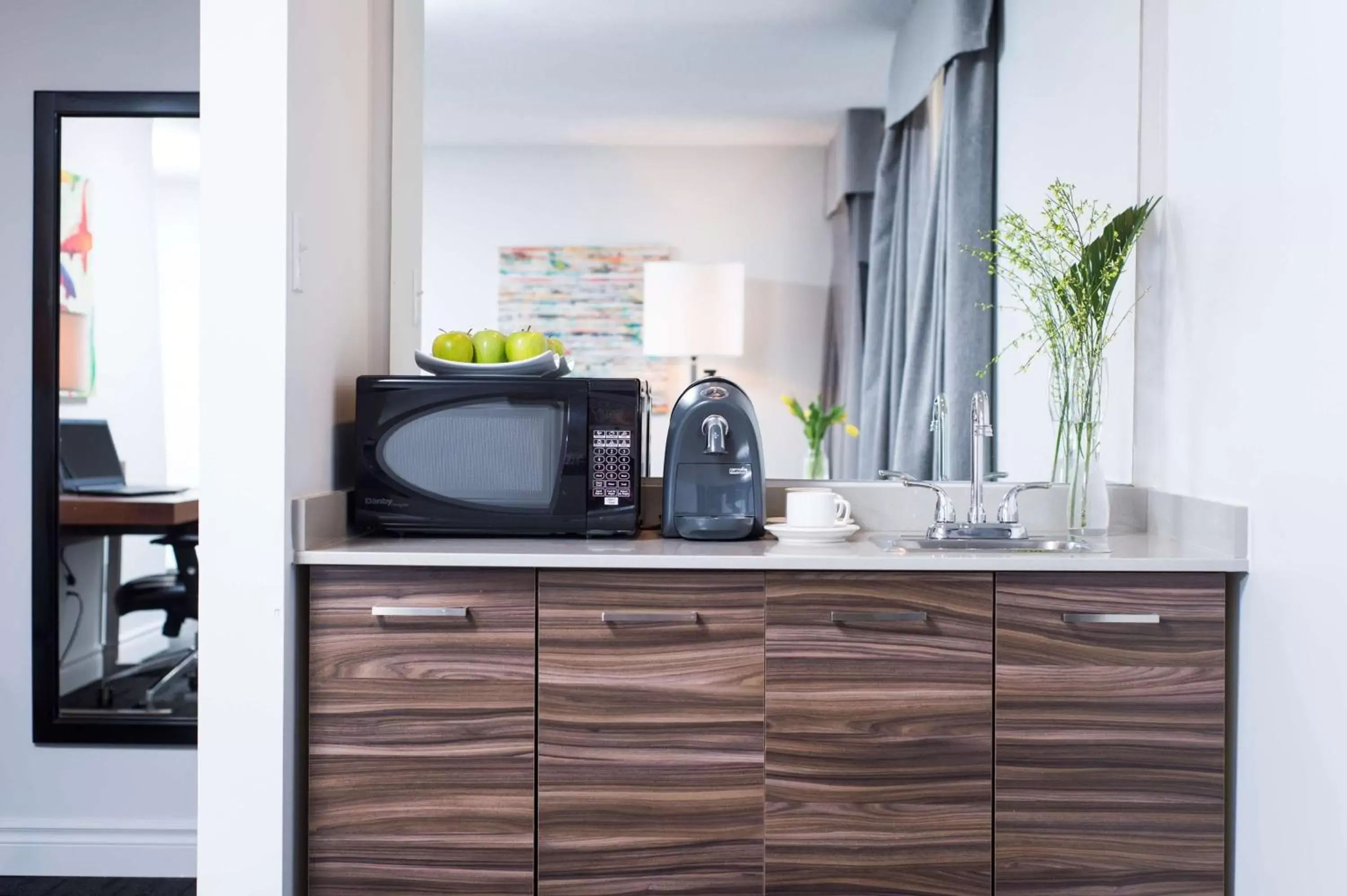 Photo of the whole room, Kitchen/Kitchenette in Hôtel Albert par G5