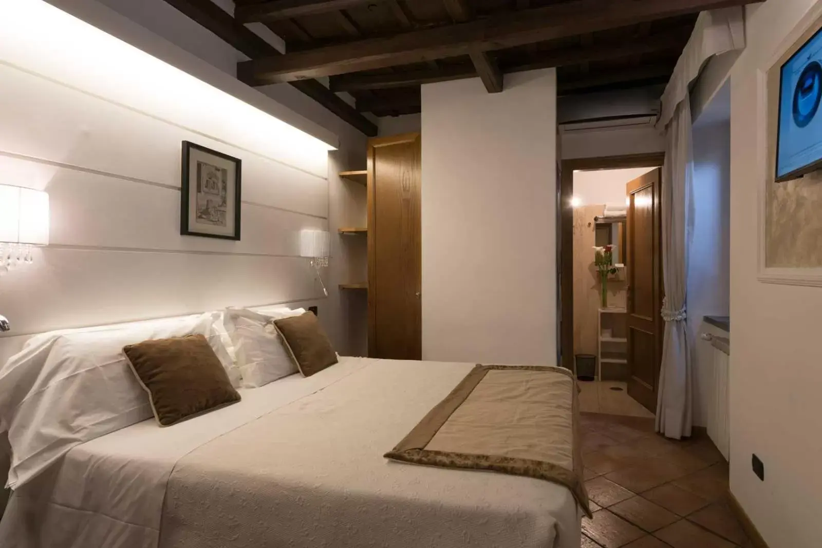 Bed in Duca d'Alba Hotel - Chateaux & Hotels Collection